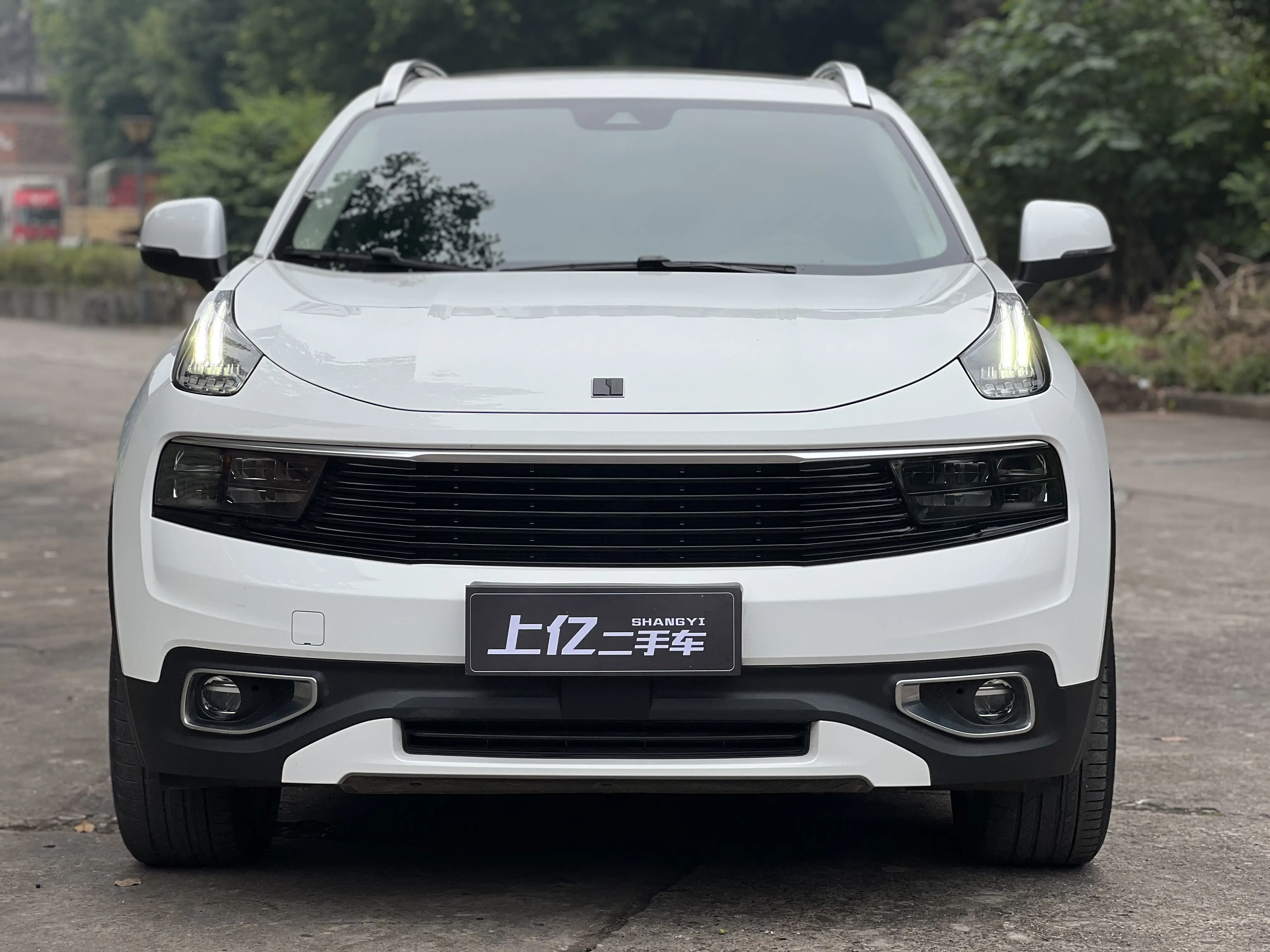 Lynk & Co 01  из Китая