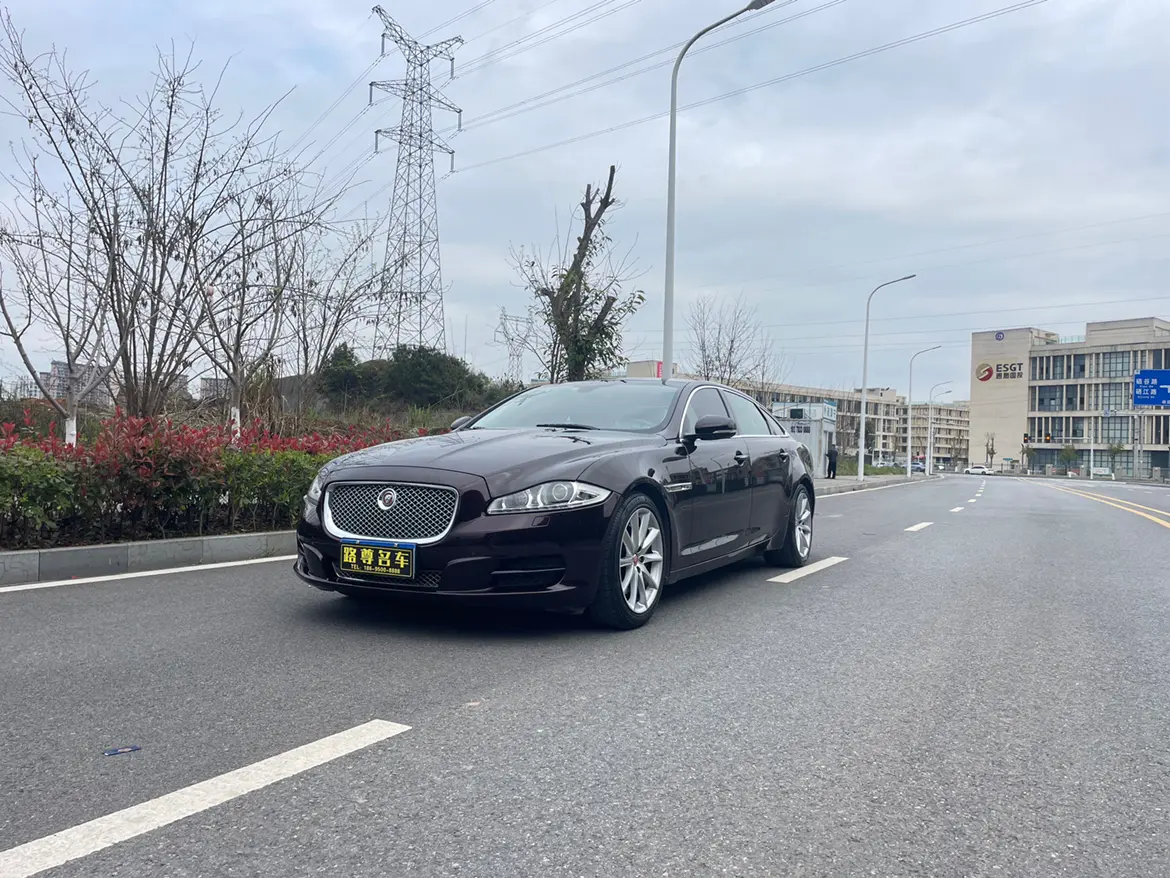 Jaguar XJ  из Китая