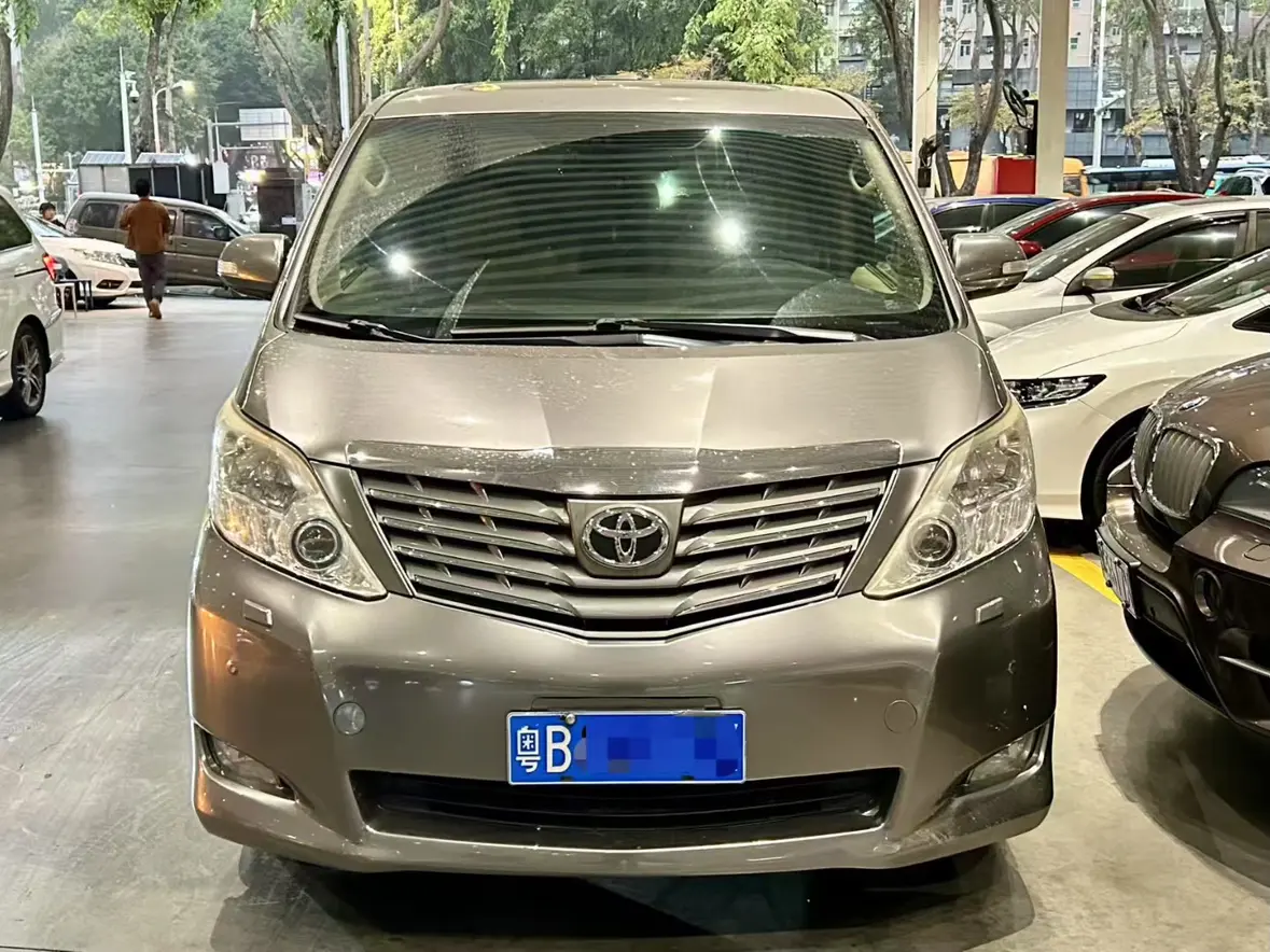 Toyota Alphard (Elfa)  из Китая
