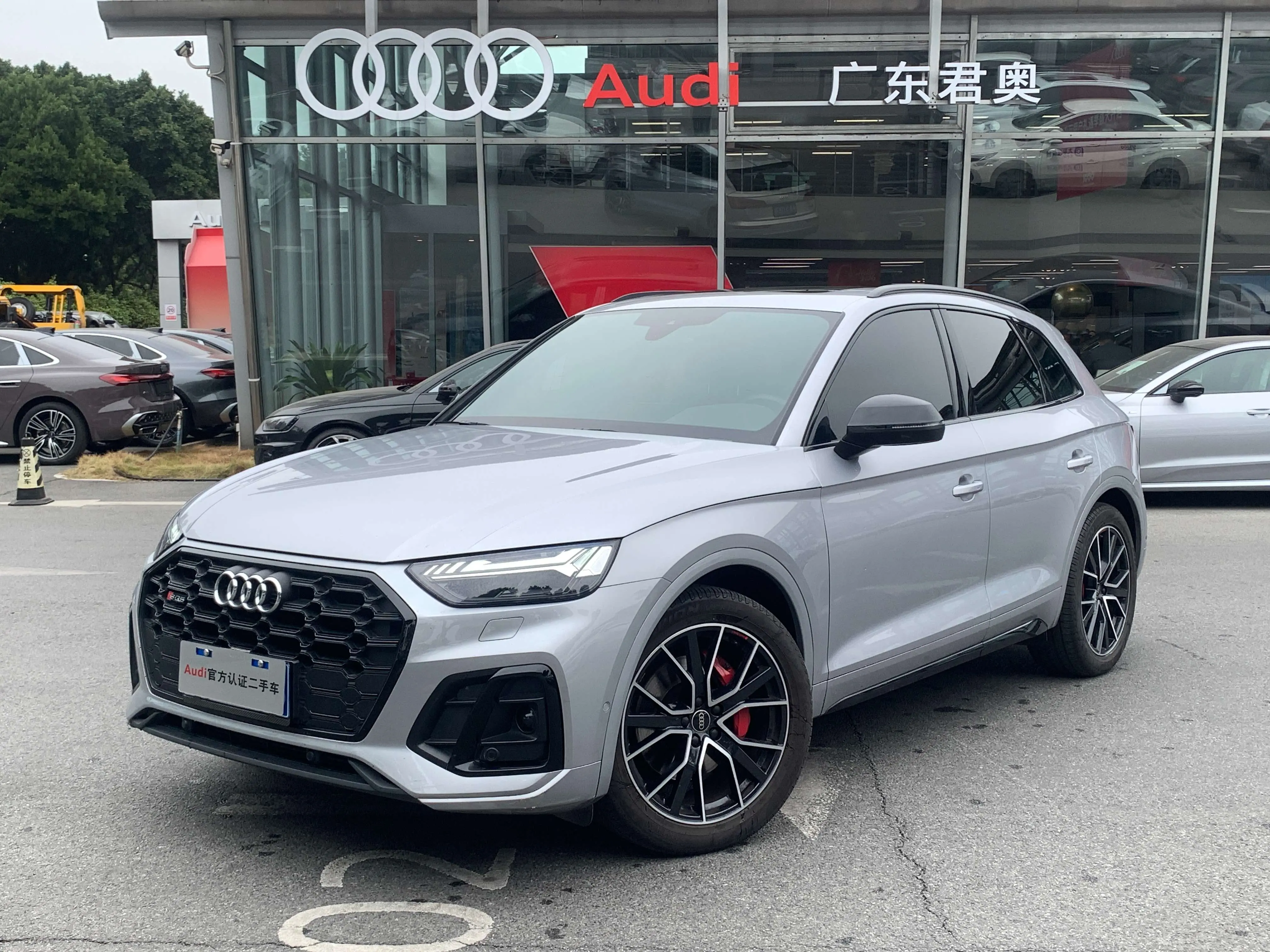 Audi SQ5  из Китая