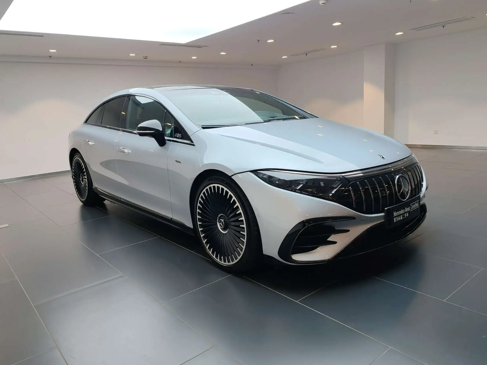 Mercedes-Benz EQS AMG  из Китая