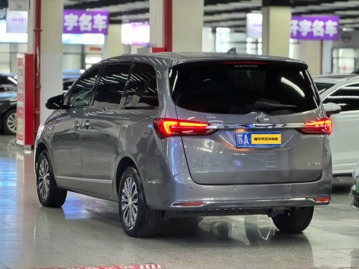 Buick GL8  из Китая