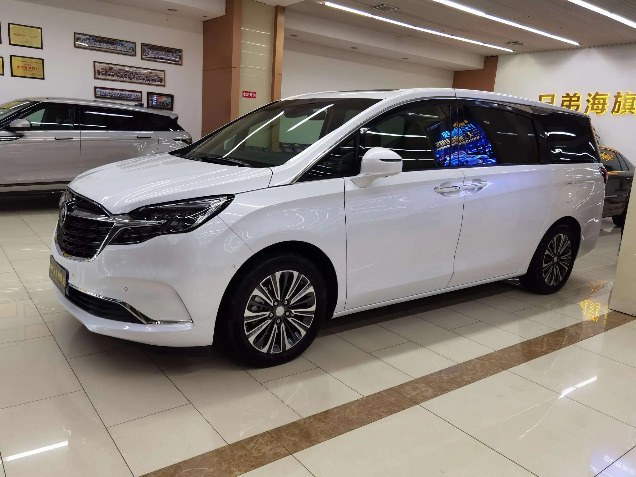 Buick GL8  из Китая