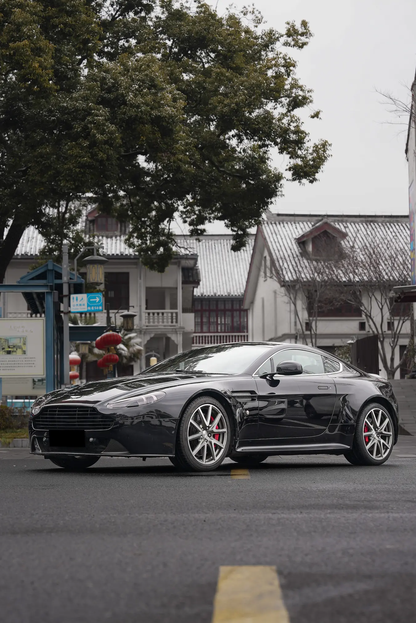 Aston Martin Vantage  из Китая