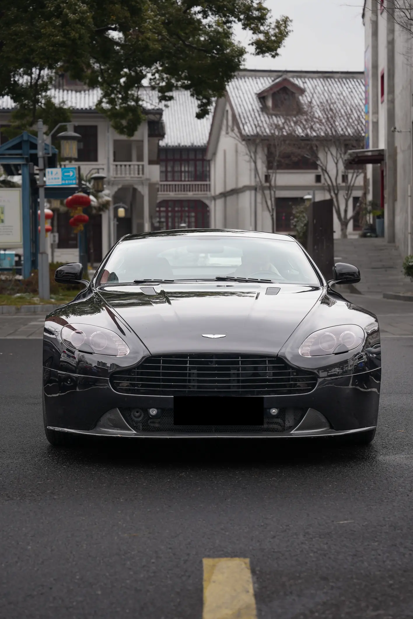 Aston Martin Vantage  из Китая