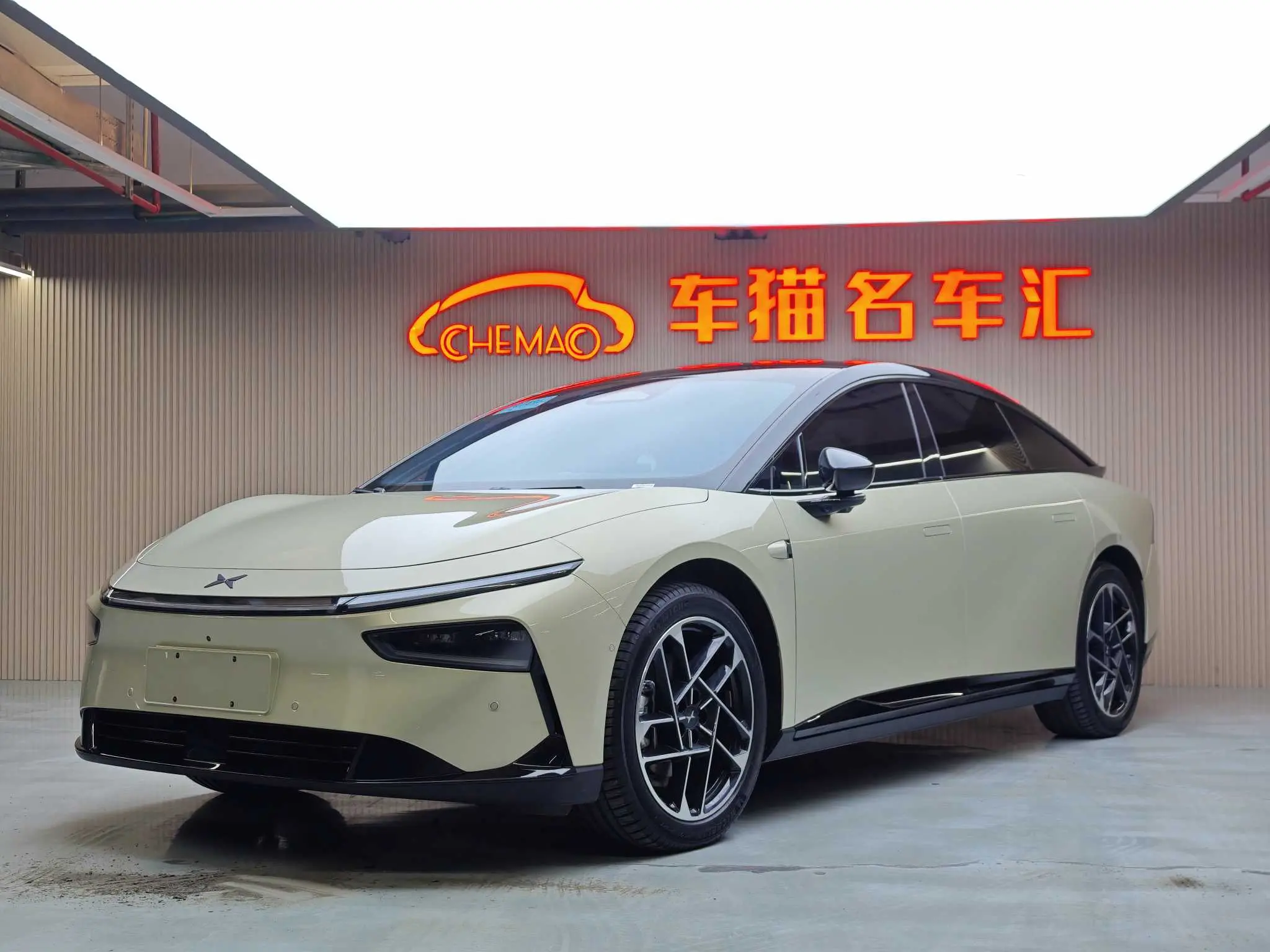 Xpeng P7+  из Китая