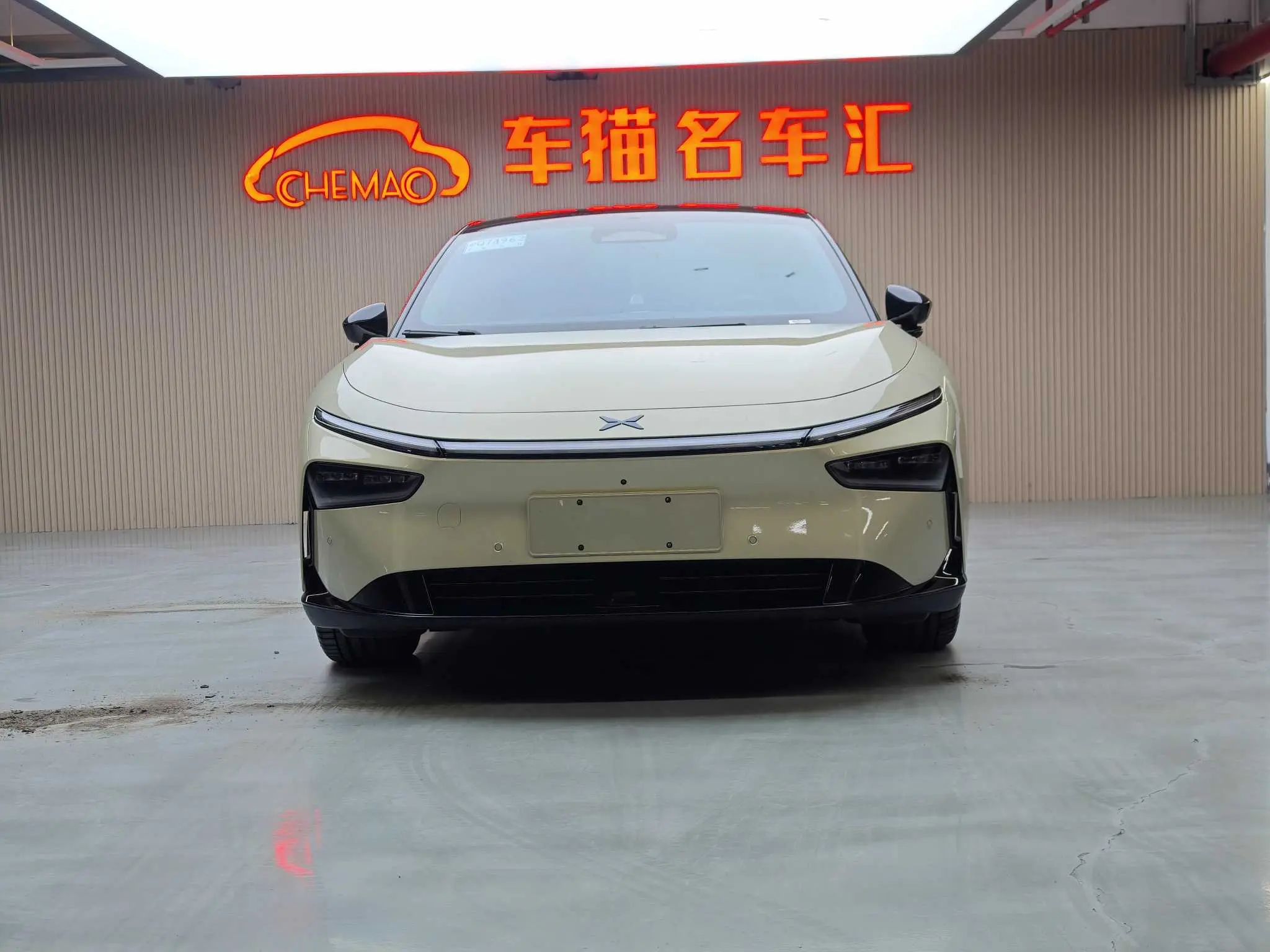 Xpeng P7+  из Китая