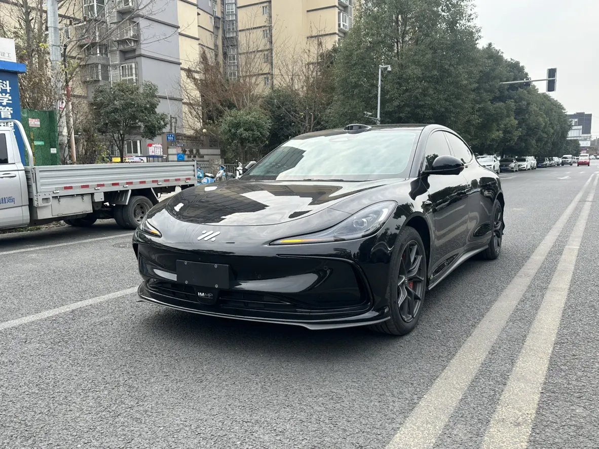 Zhiji L6  из Китая