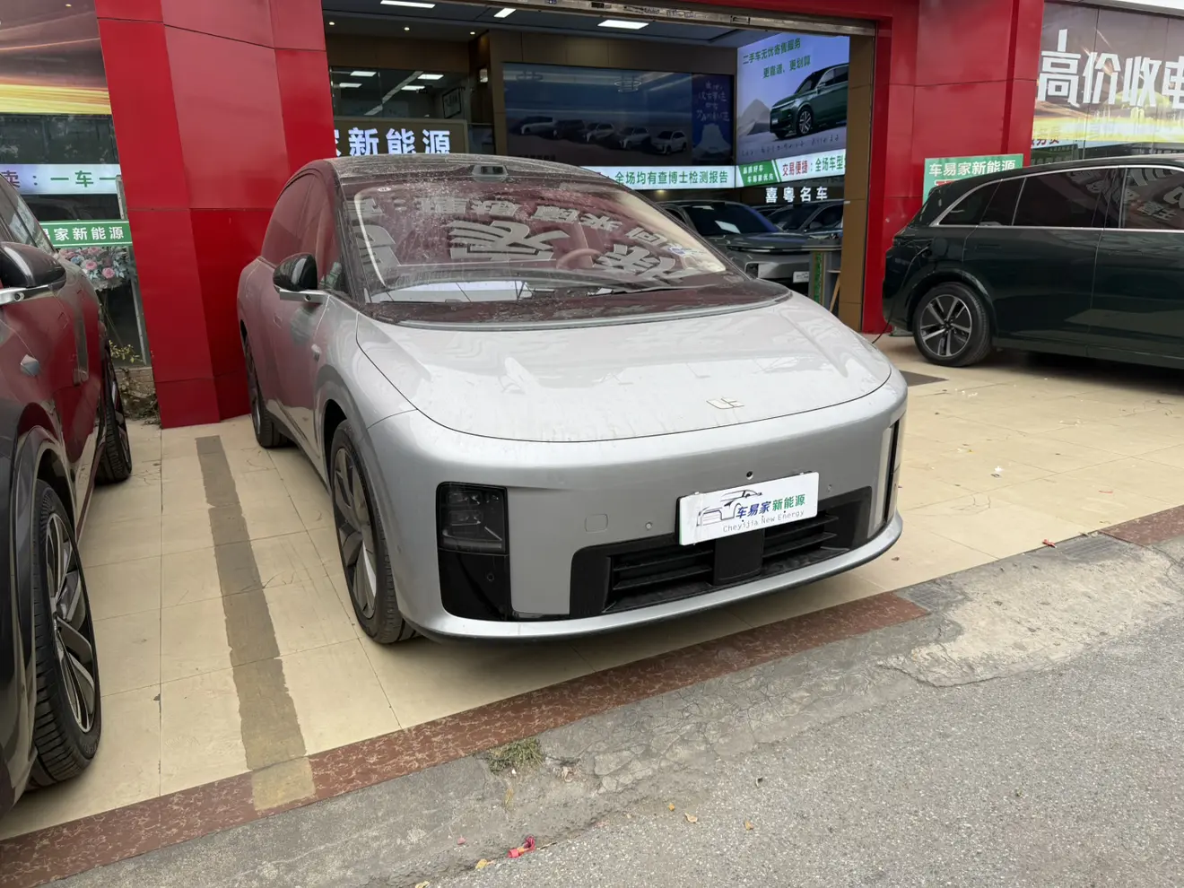 Li Ideal i8  из Китая