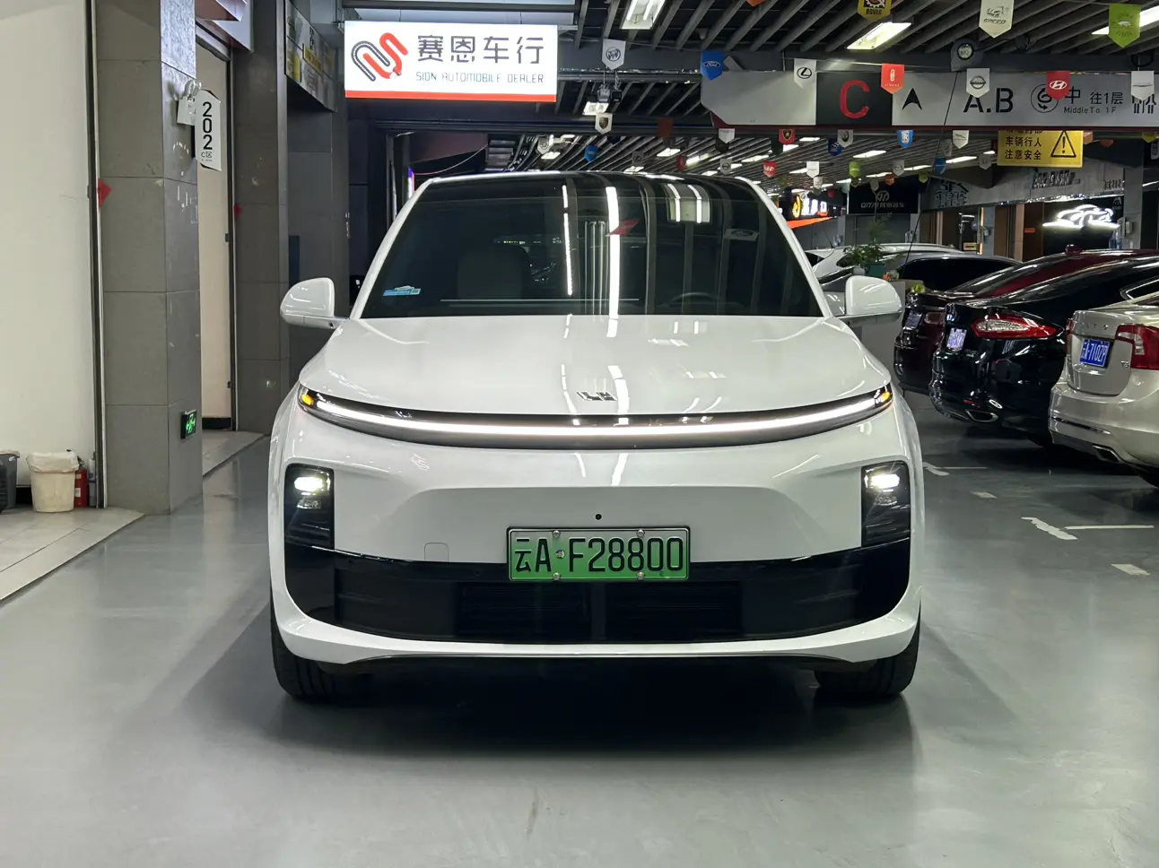 Li L6 (Ideal L6)  из Китая