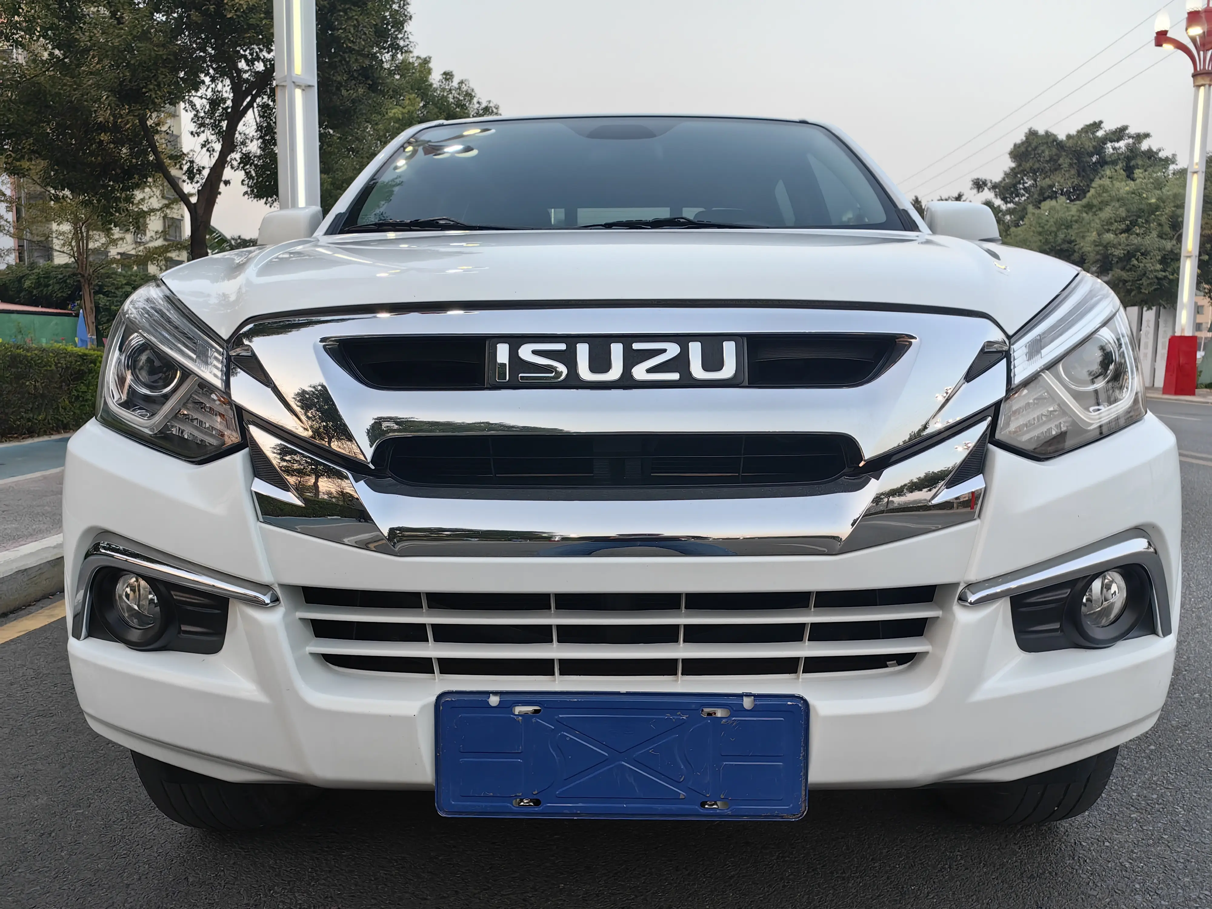 Isuzu D-MAX  из Китая