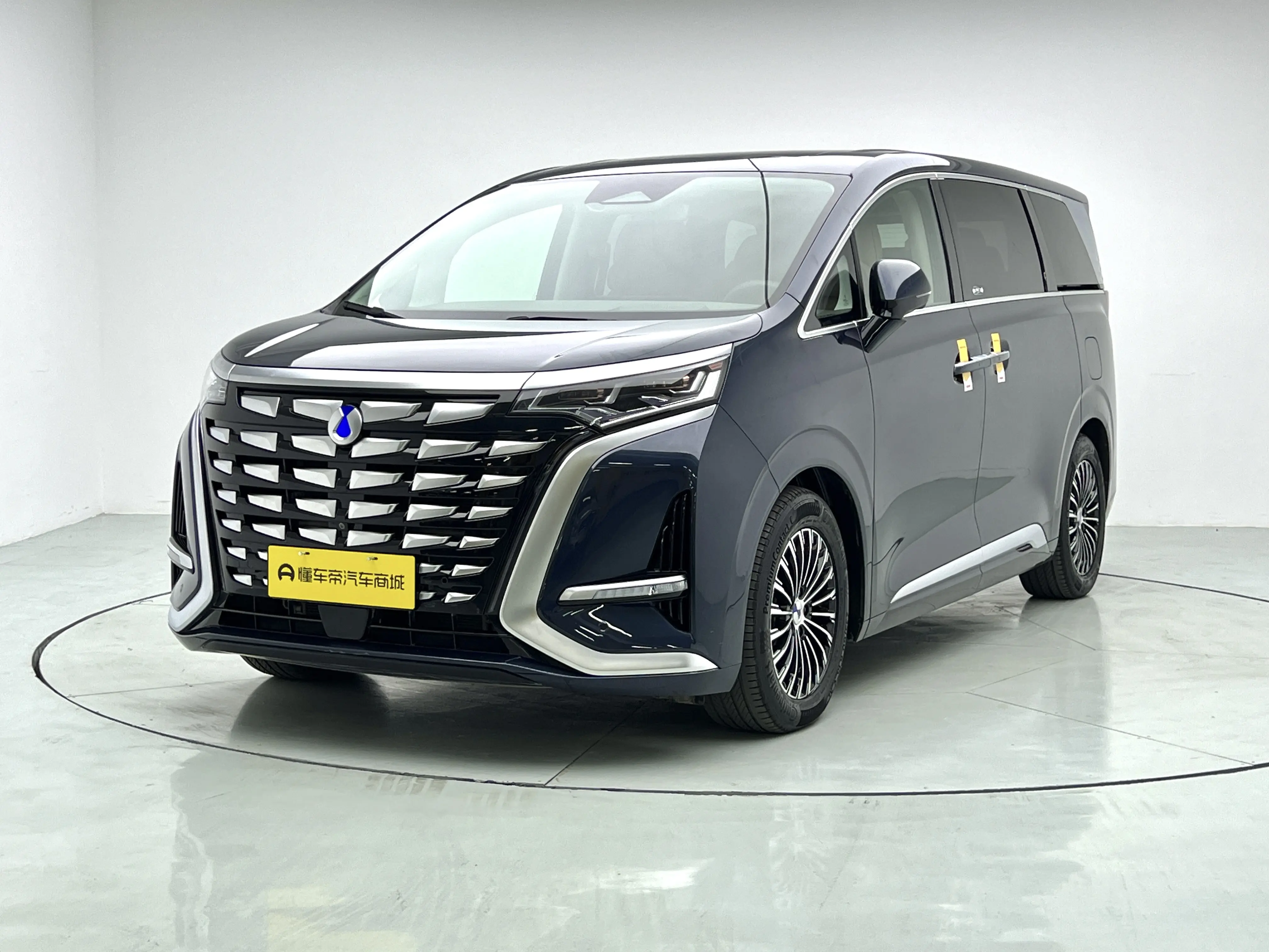 Denza D9 DM  из Китая