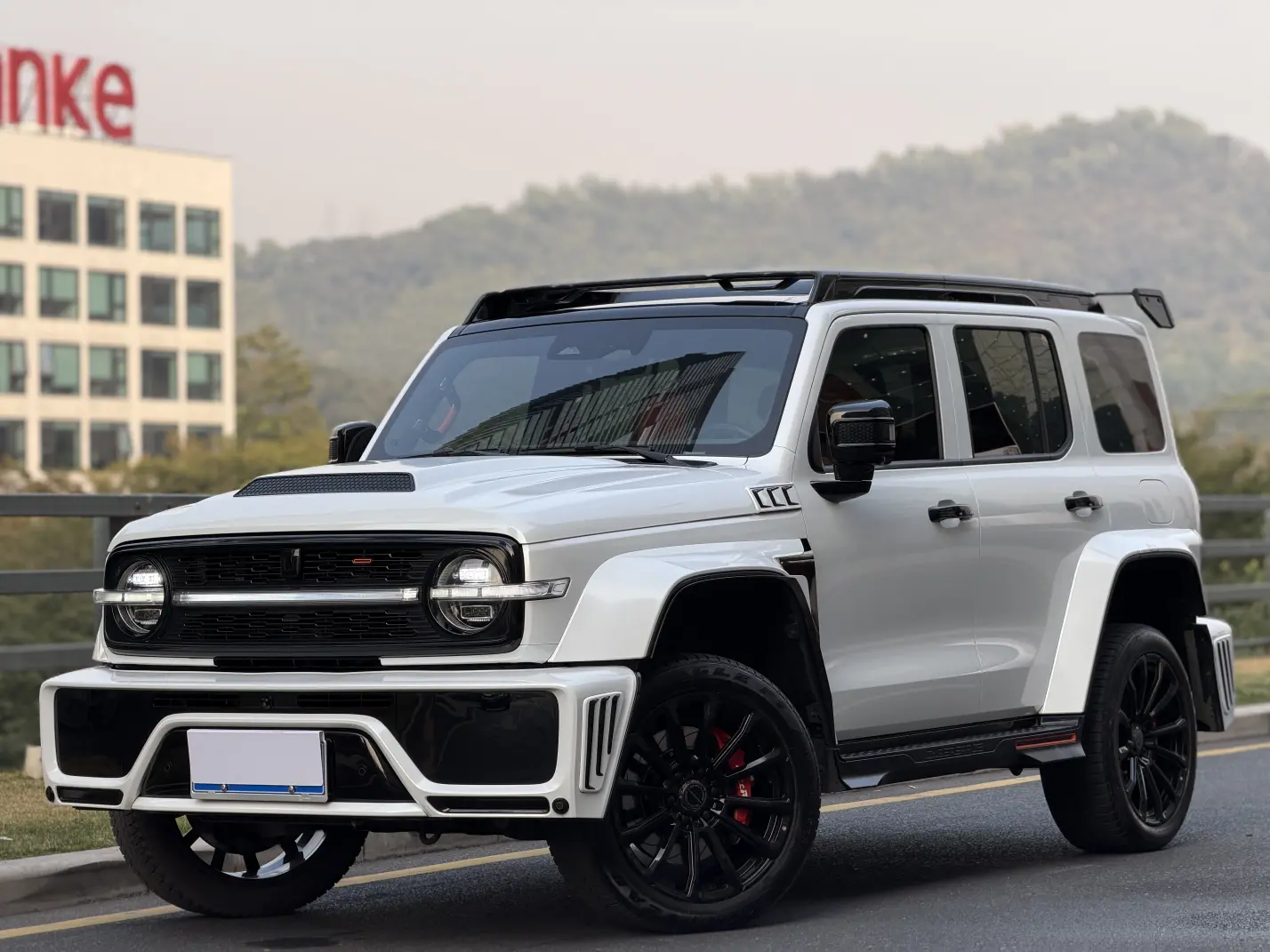 Tank Cyber  300  из Китая