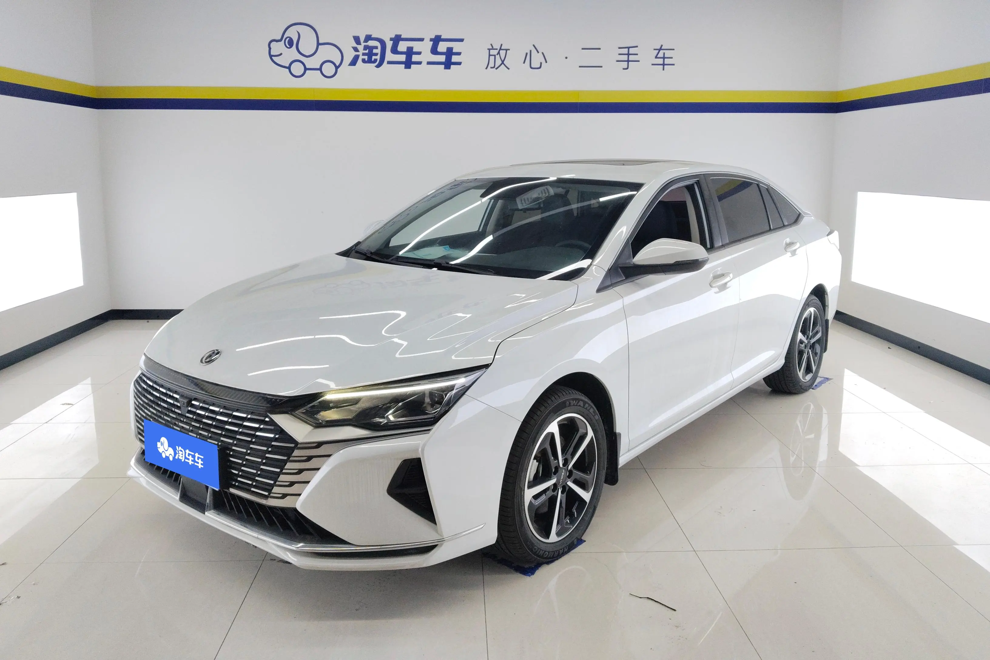 Dongfeng Yixuan MAX  из Китая