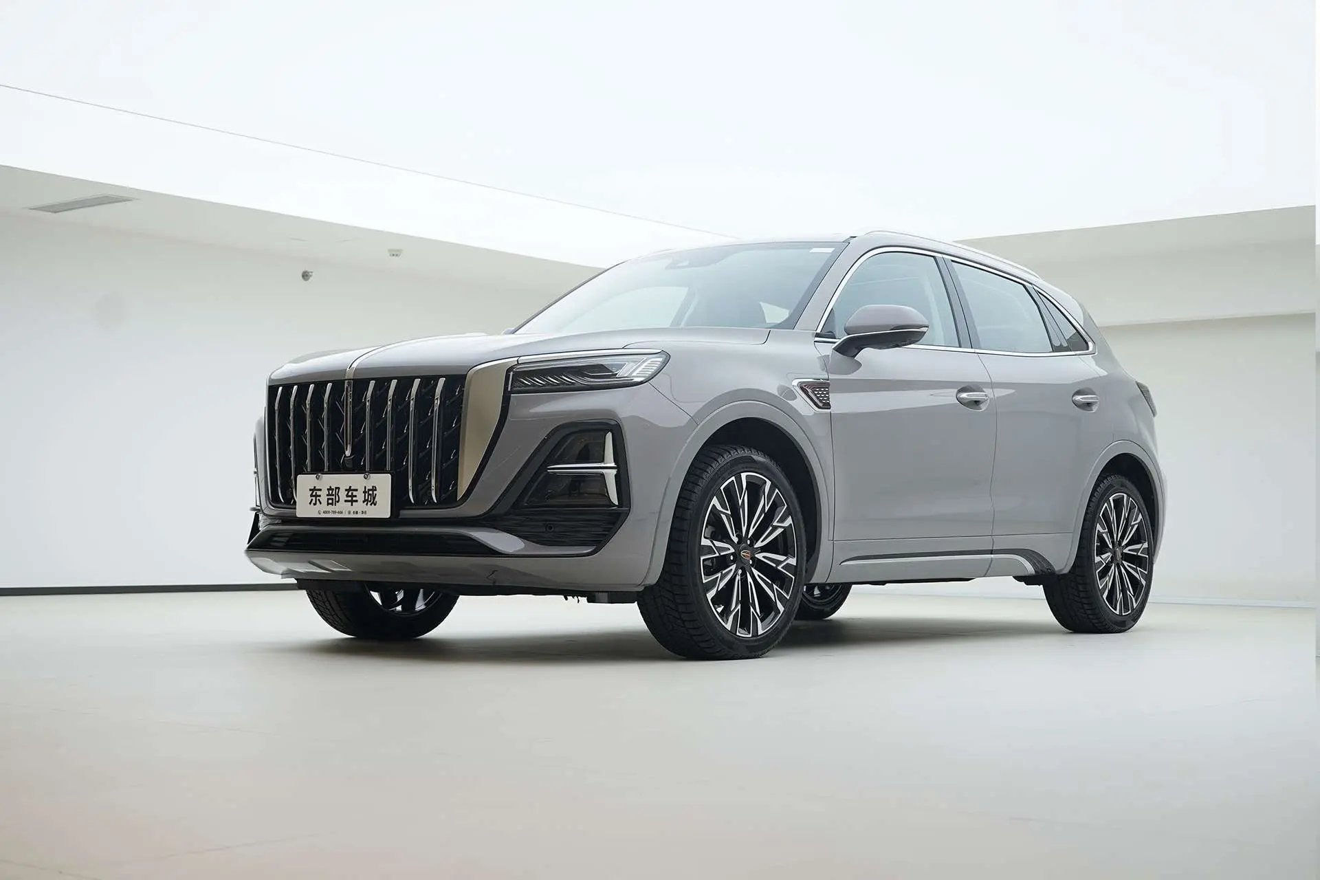 Hongqi HS5  из Китая