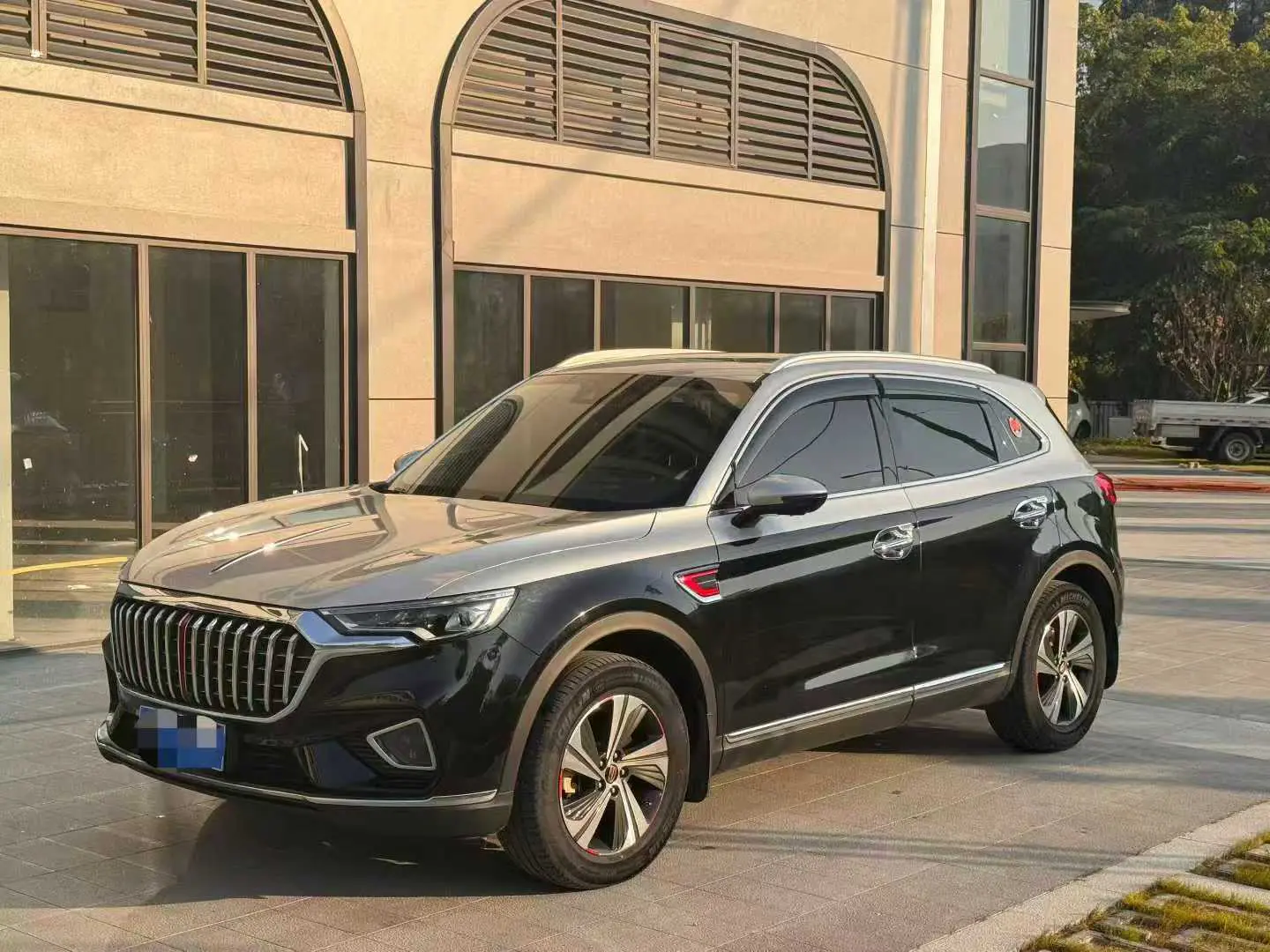 Hongqi HS5  из Китая