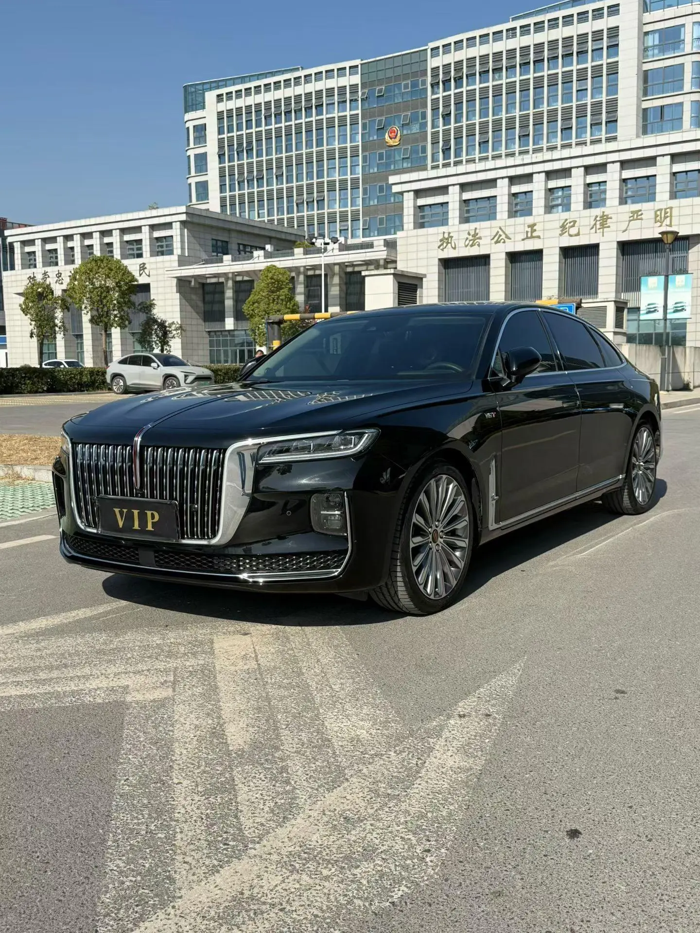 Hongqi H9  из Китая