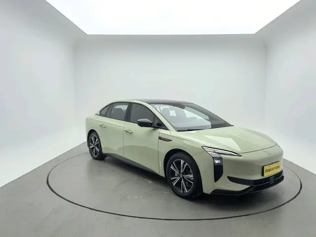 Hongqi EH7  из Китая