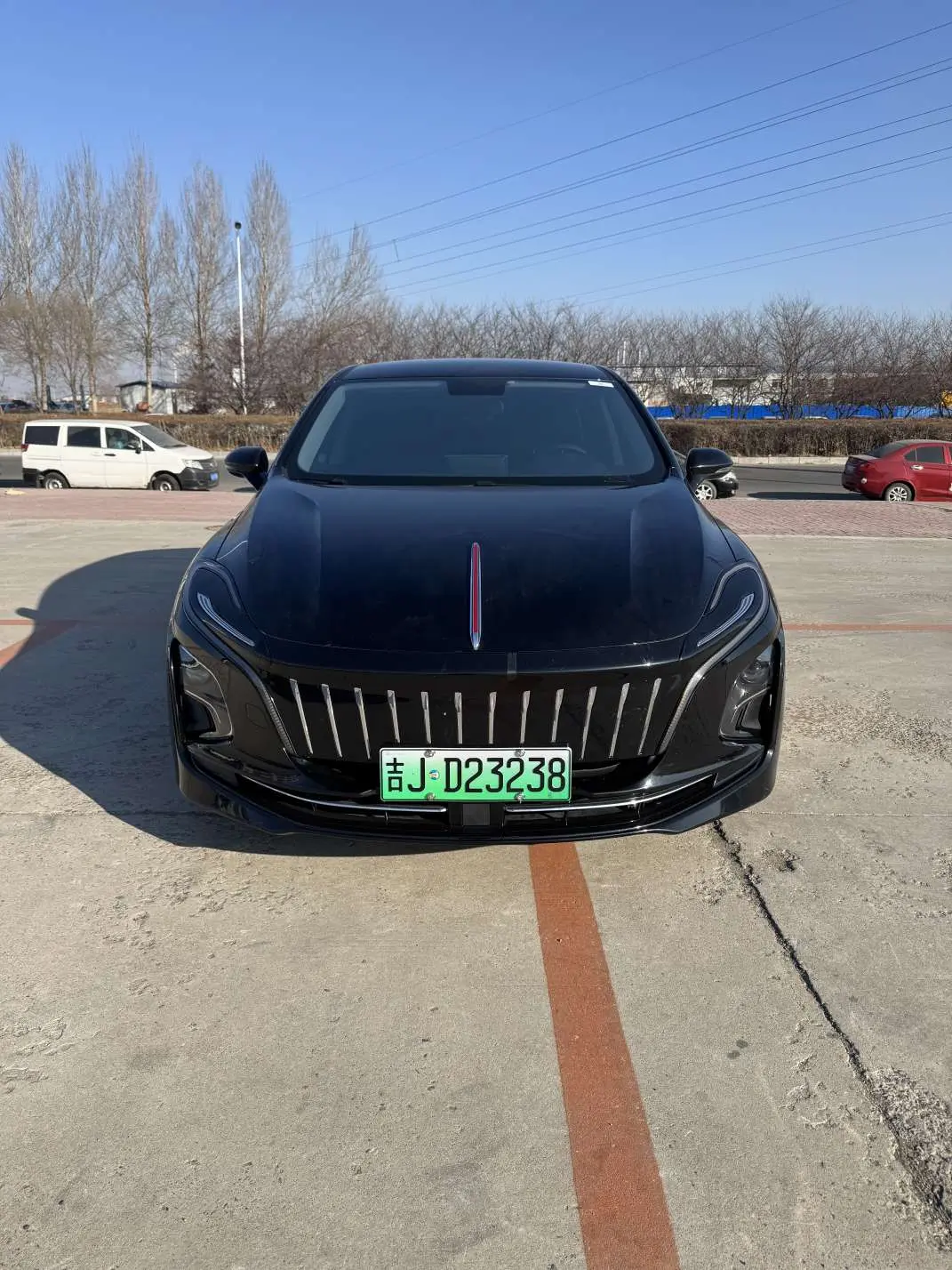 Hongqi E-QM5  из Китая