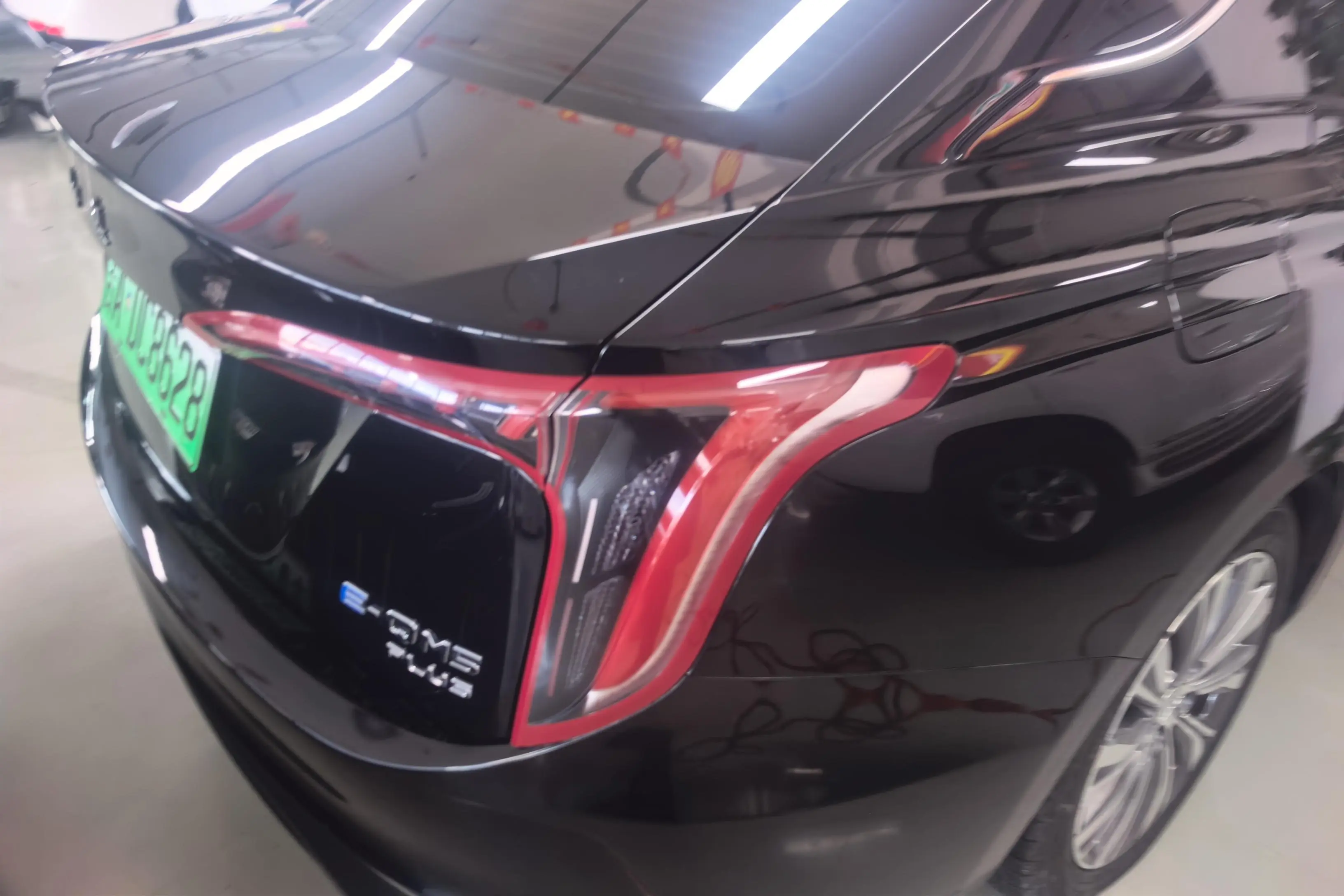 Hongqi E-QM5  из Китая