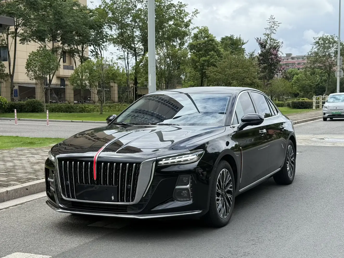 Hongqi H5  из Китая