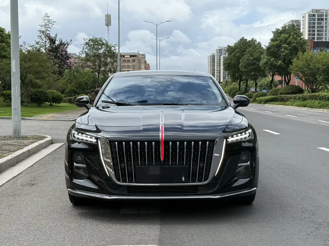 Hongqi H5  из Китая
