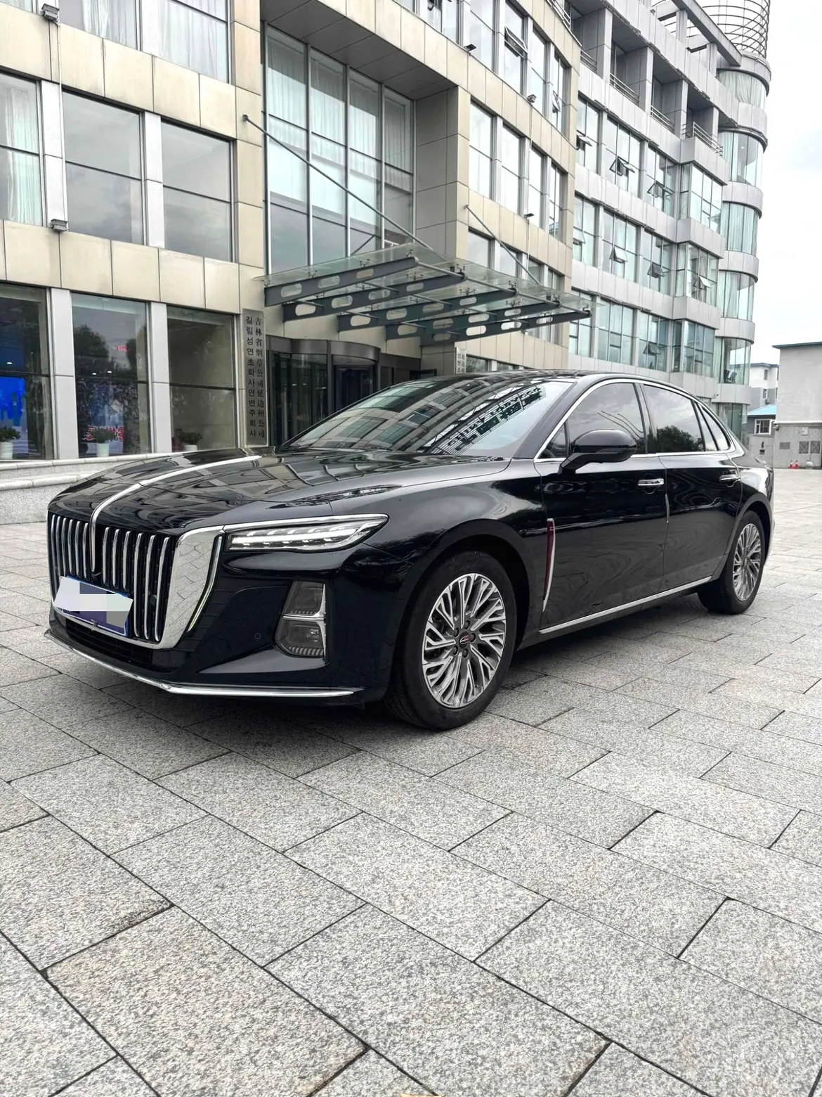 Hongqi H5  из Китая