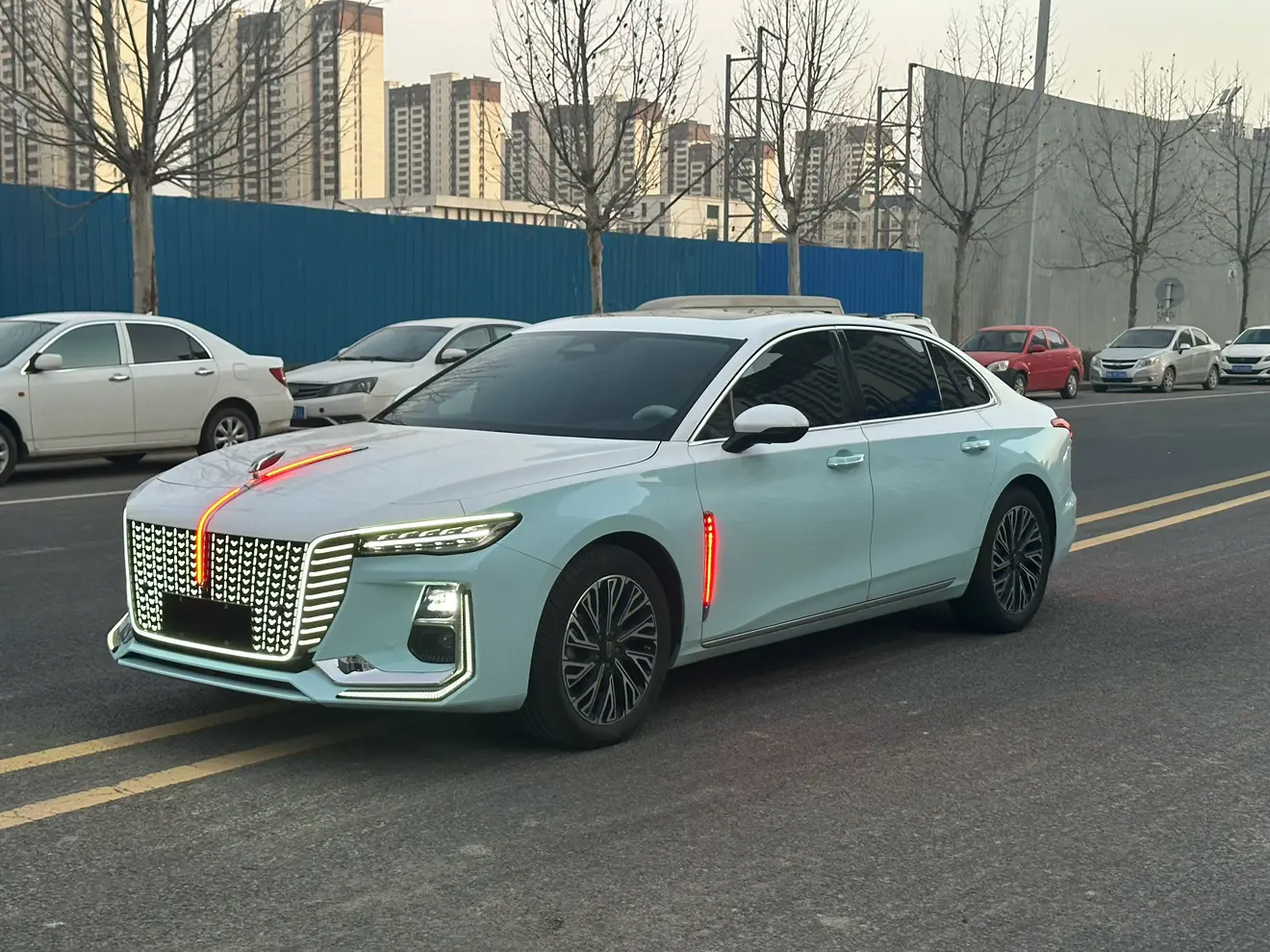 Hongqi H5  из Китая