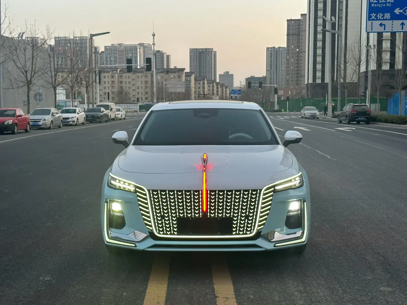 Hongqi H5  из Китая