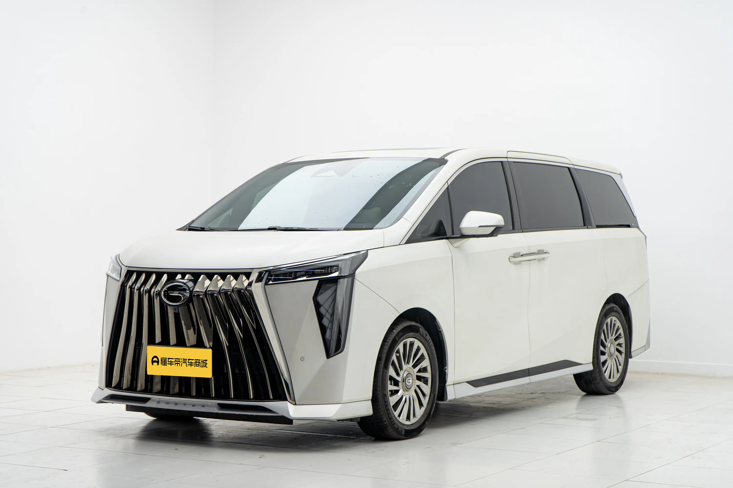 GAC Trumpchi M8  из Китая