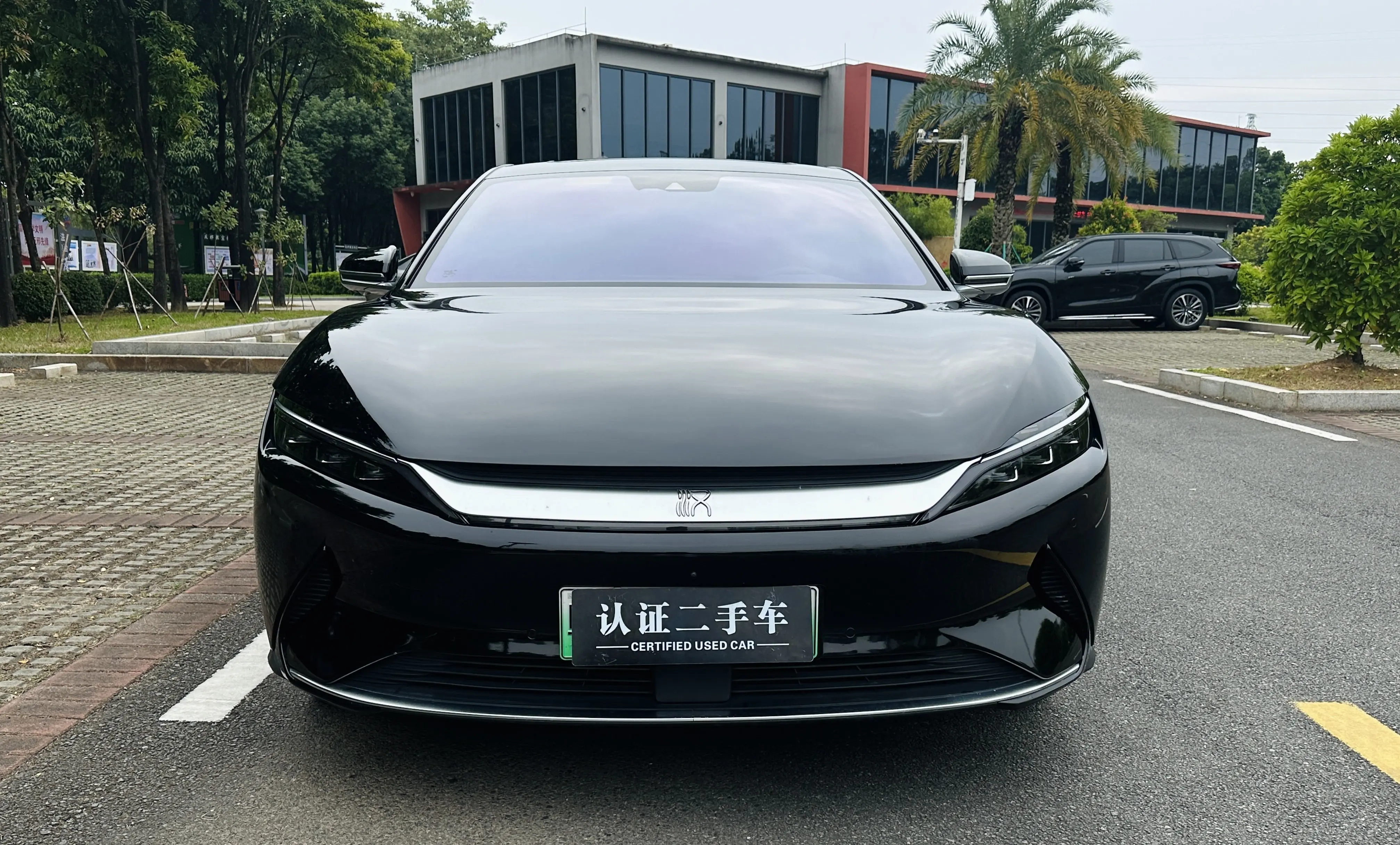 BYD Han EV  из Китая