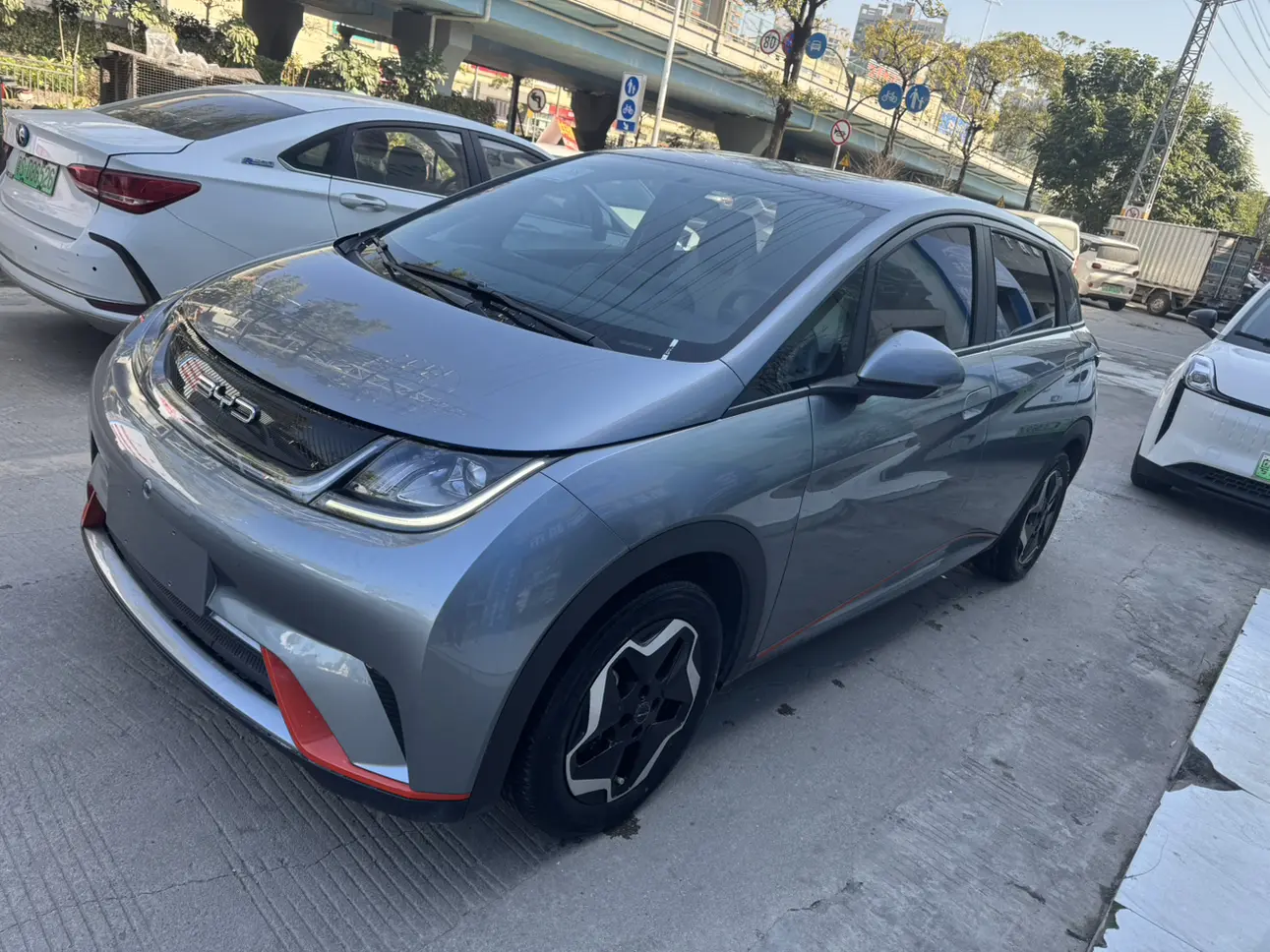BYD Dolphin  из Китая