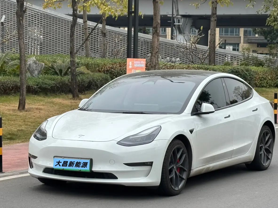 Tesla Model 3  из Китая