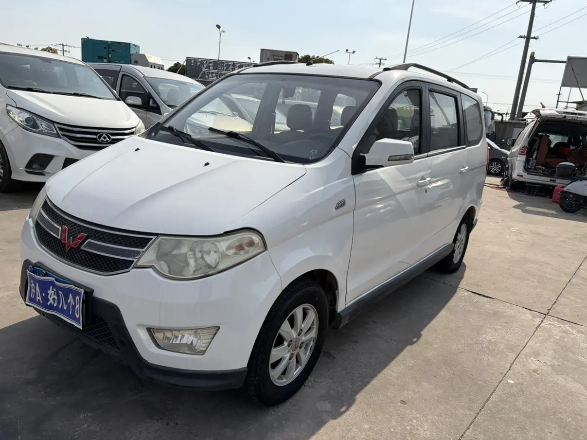 Wuling Hongguang  из Китая
