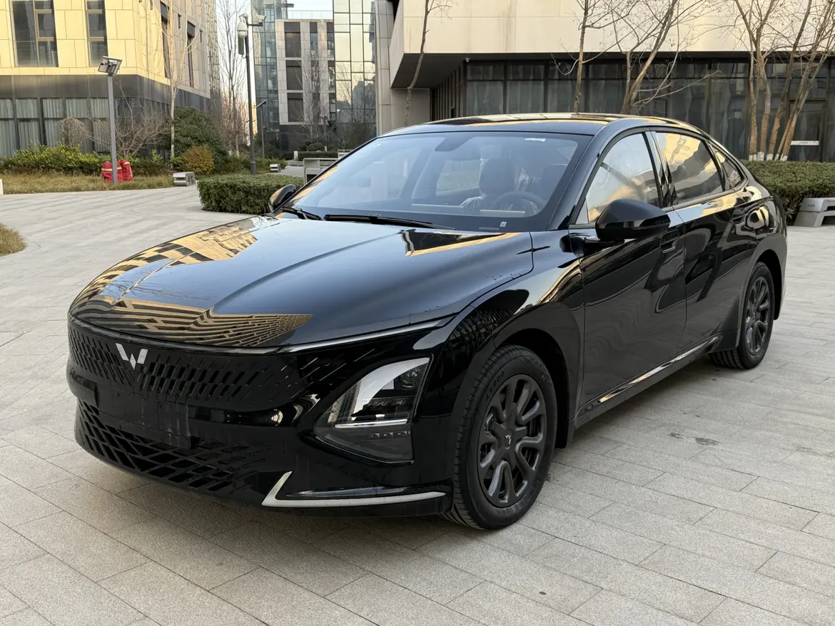 Wuling Starlight PHEV  из Китая