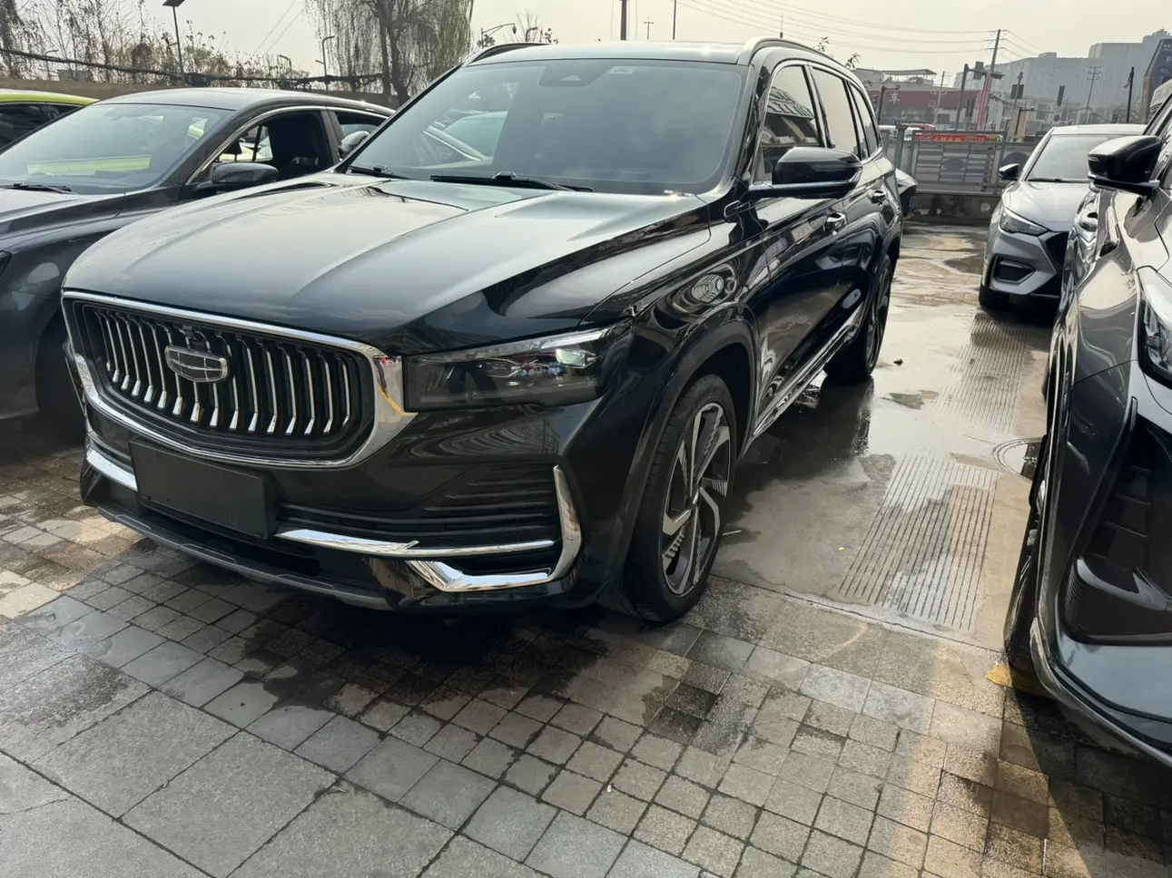 Geely Monjaro (Xingyue L)  из Китая