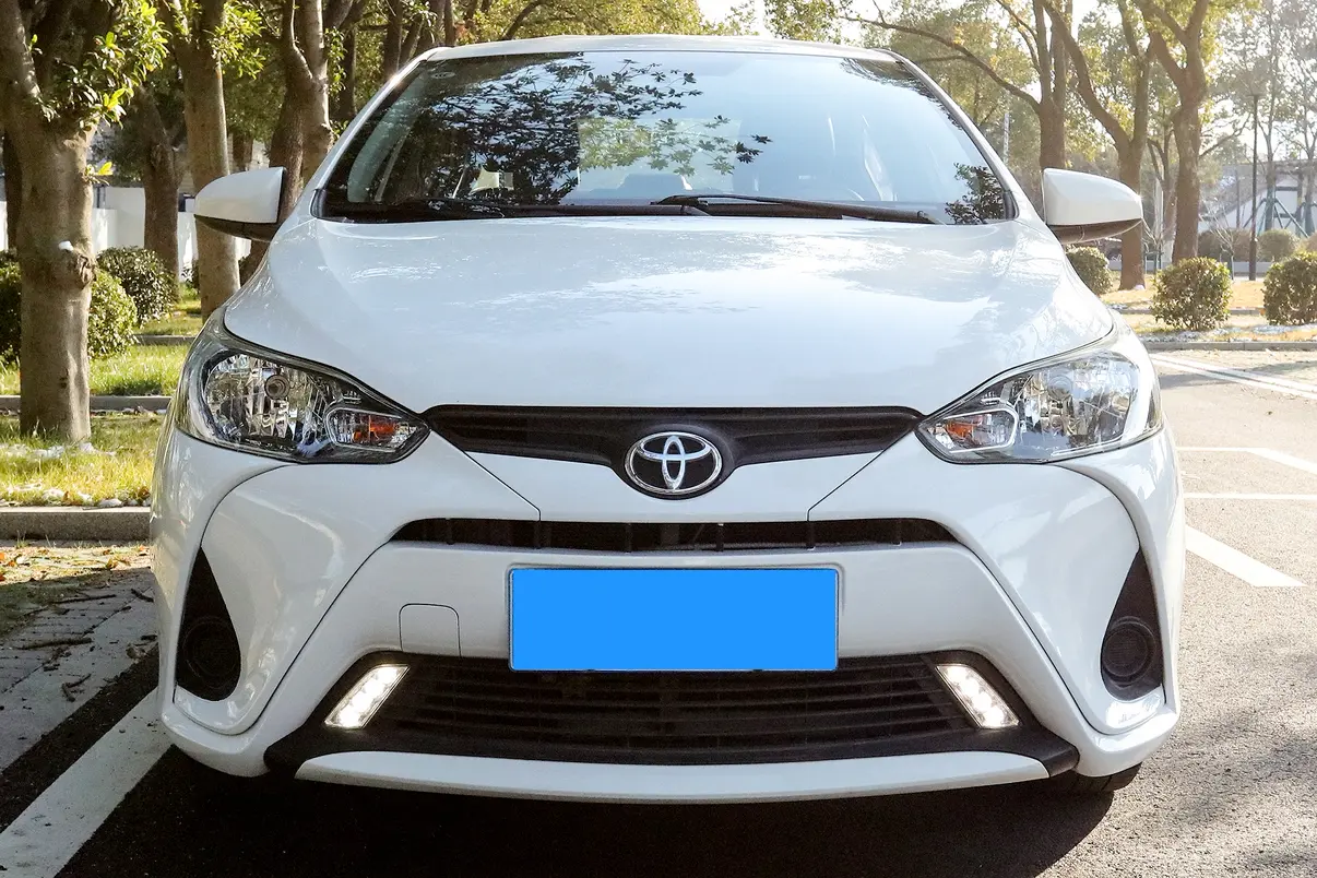 Toyota YARiS L Enjoy  из Китая