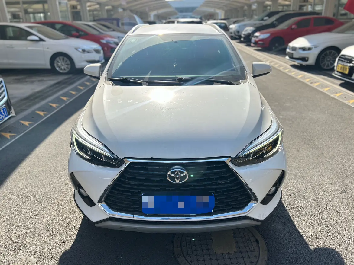 Toyota Yaris L  из Китая
