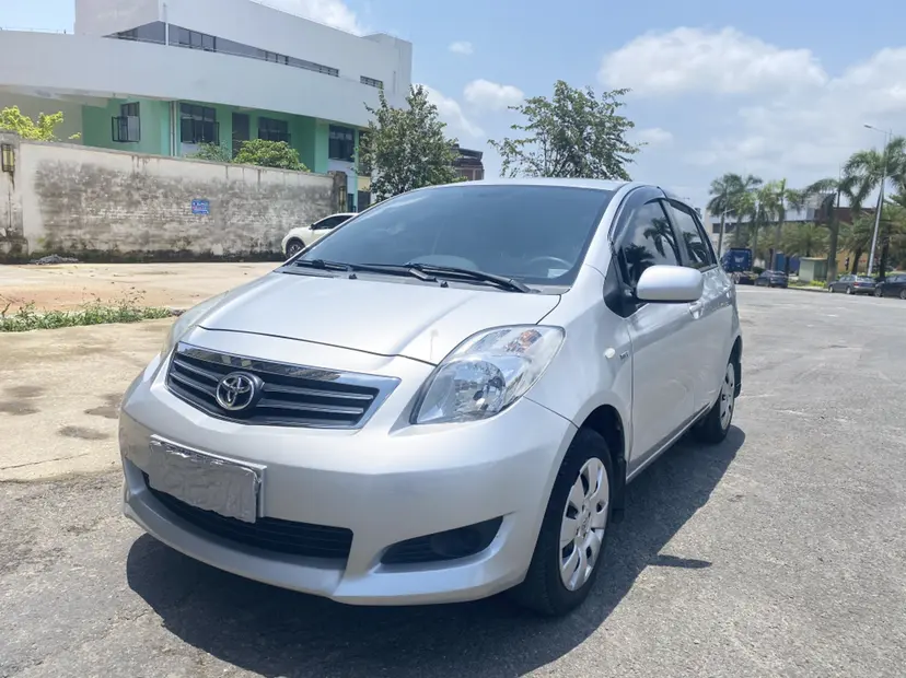 Toyota Yaris  из Китая