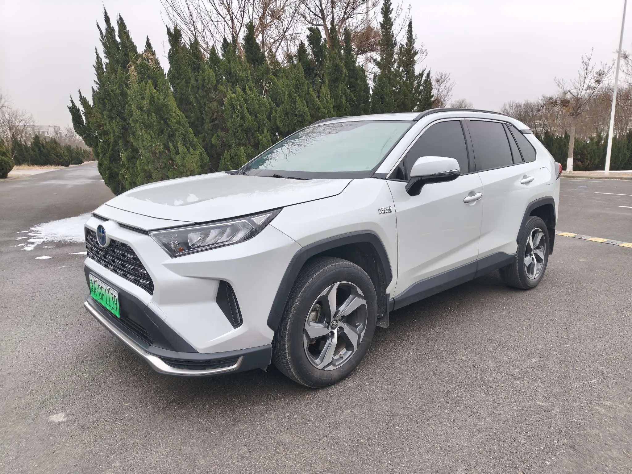 Toyota RAV4 Rongfang PHEV  из Китая