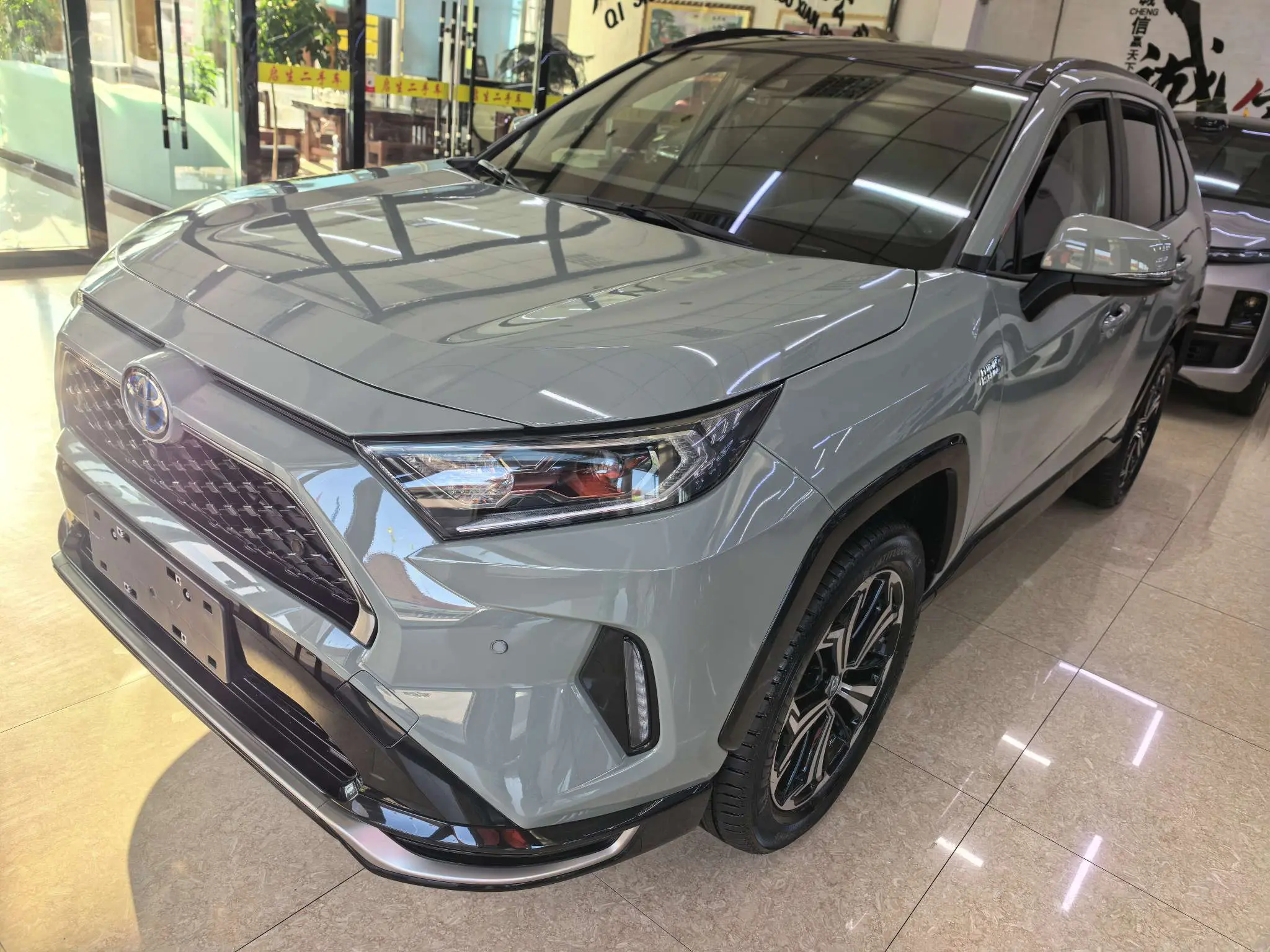 Toyota RAV4 Rongfang PHEV  из Китая
