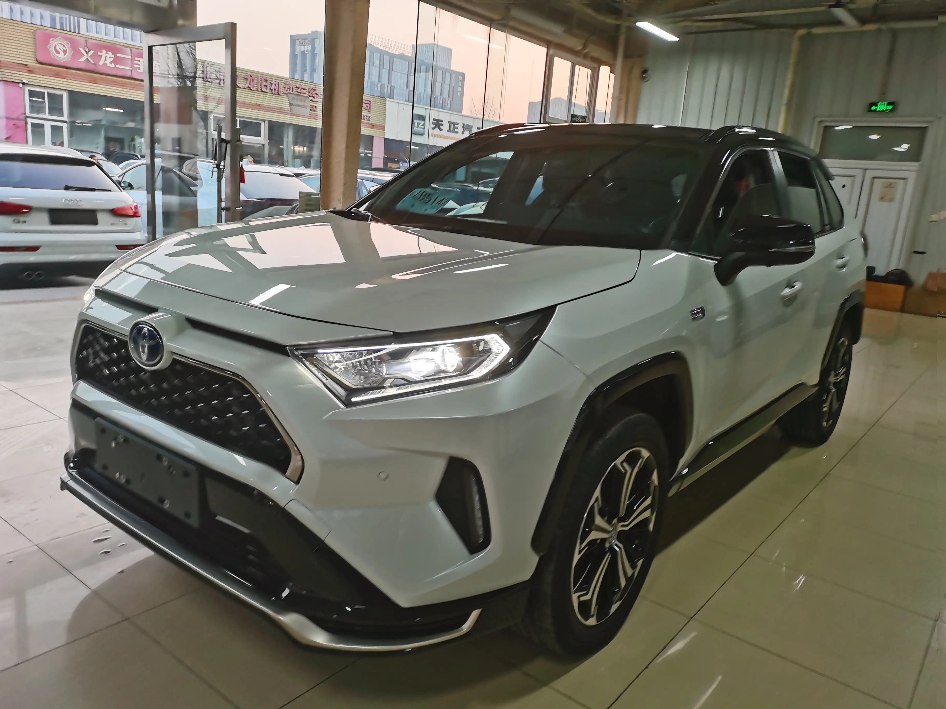 Toyota RAV4 Rongfang PHEV  из Китая