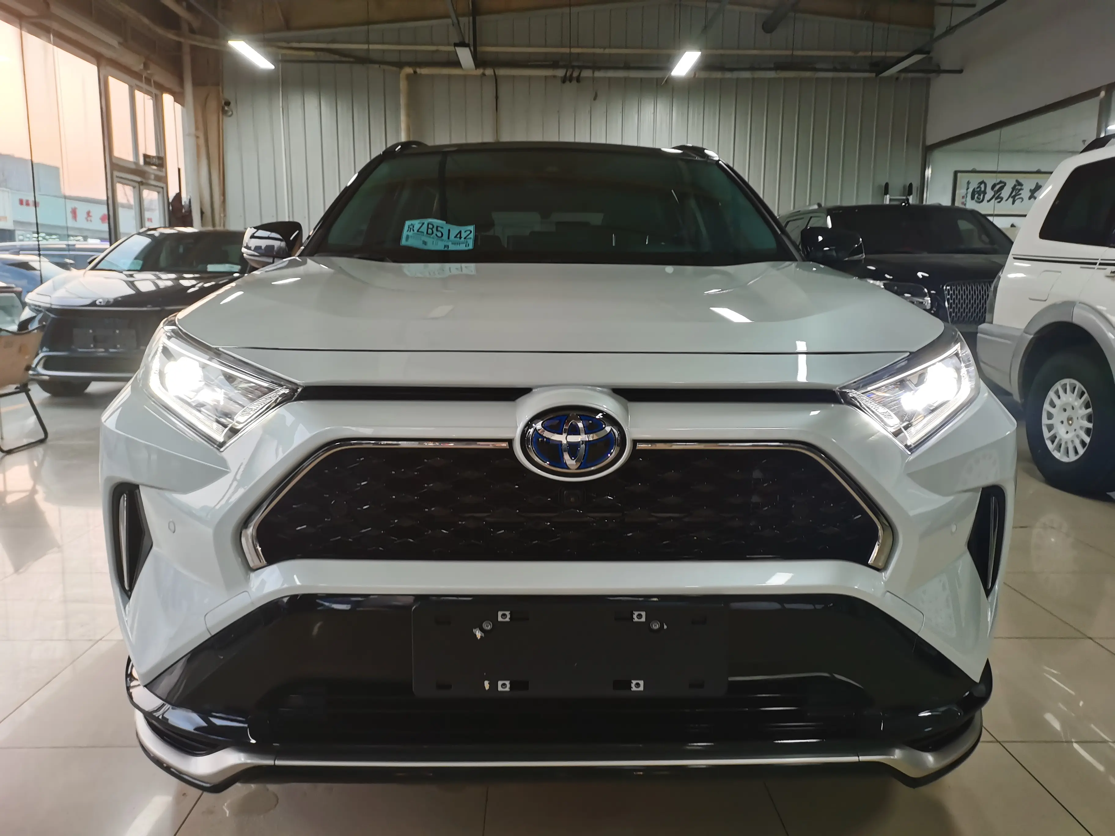 Toyota RAV4 Rongfang PHEV  из Китая