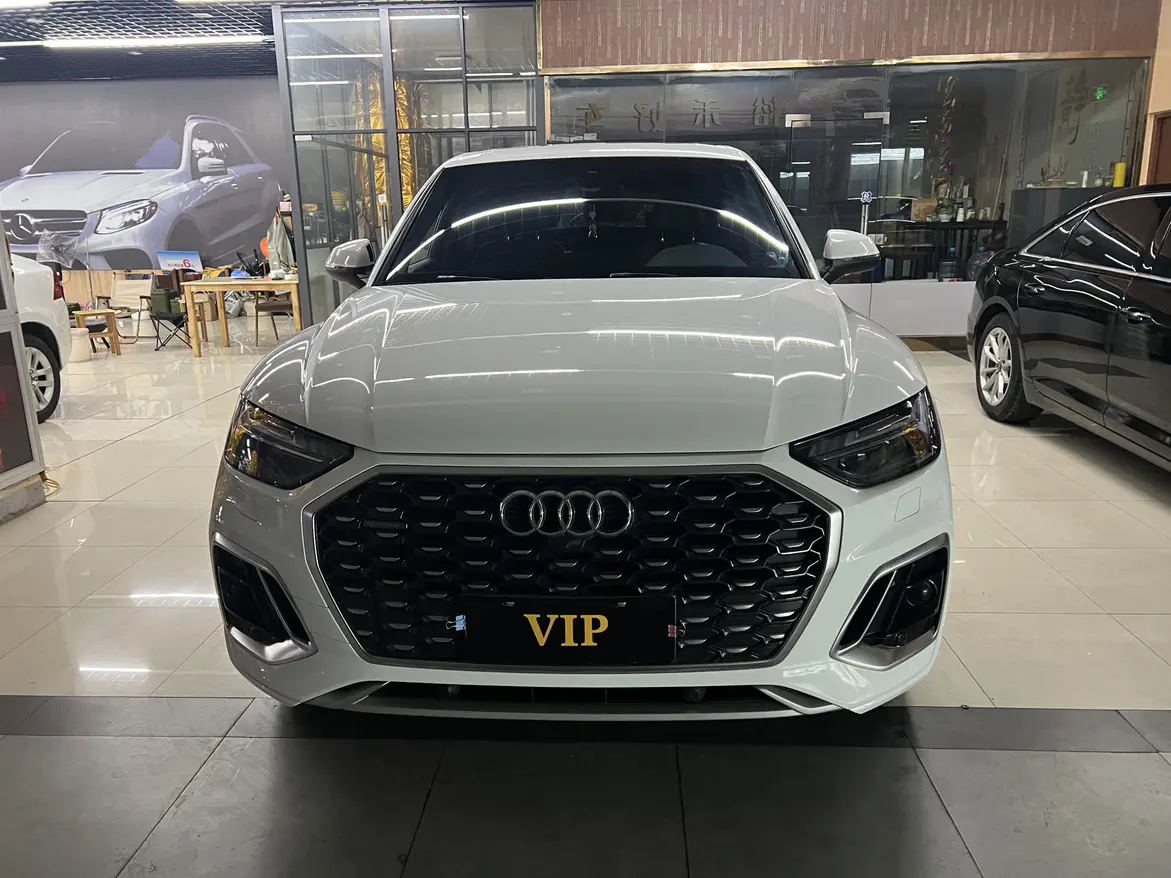 Audi Q5L Sportback  из Китая