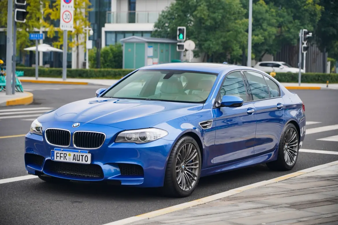BMW M5  из Китая