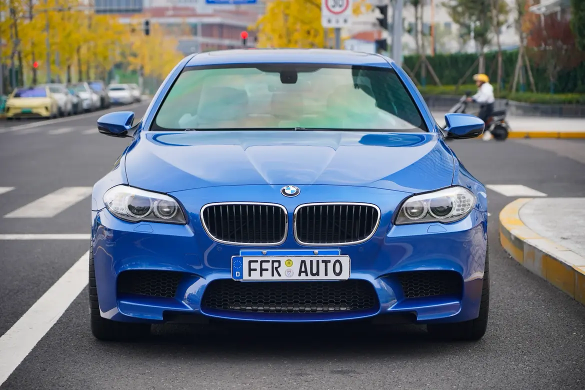 BMW M5  из Китая