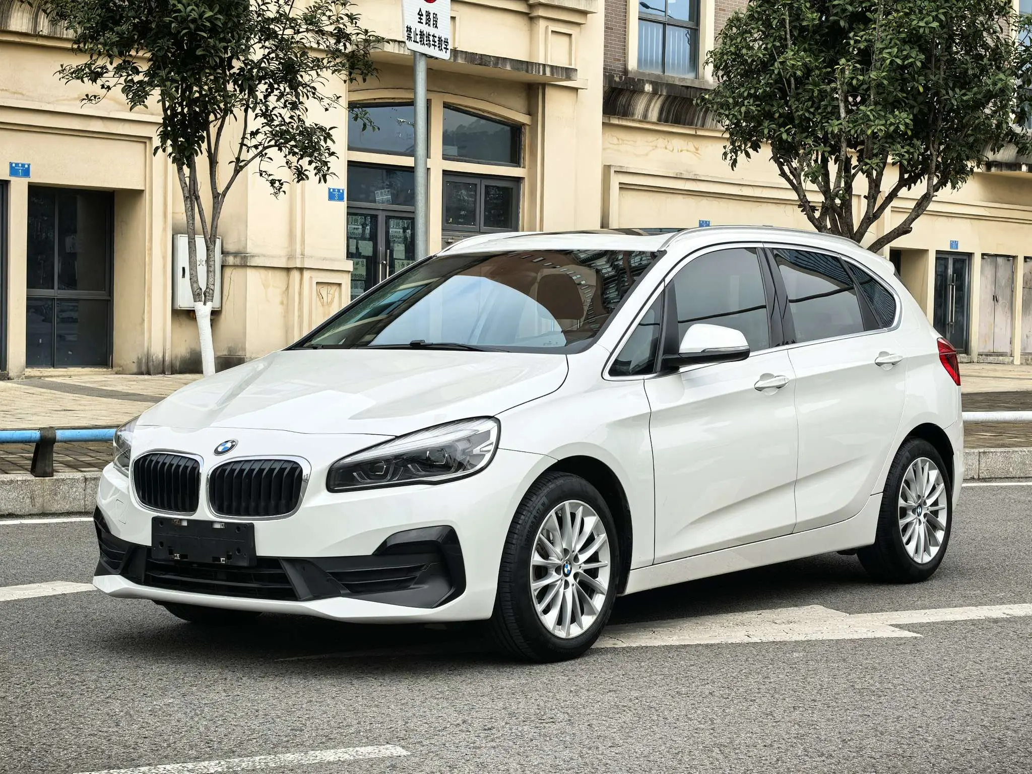 BMW 2 Series Active Tourer  из Китая