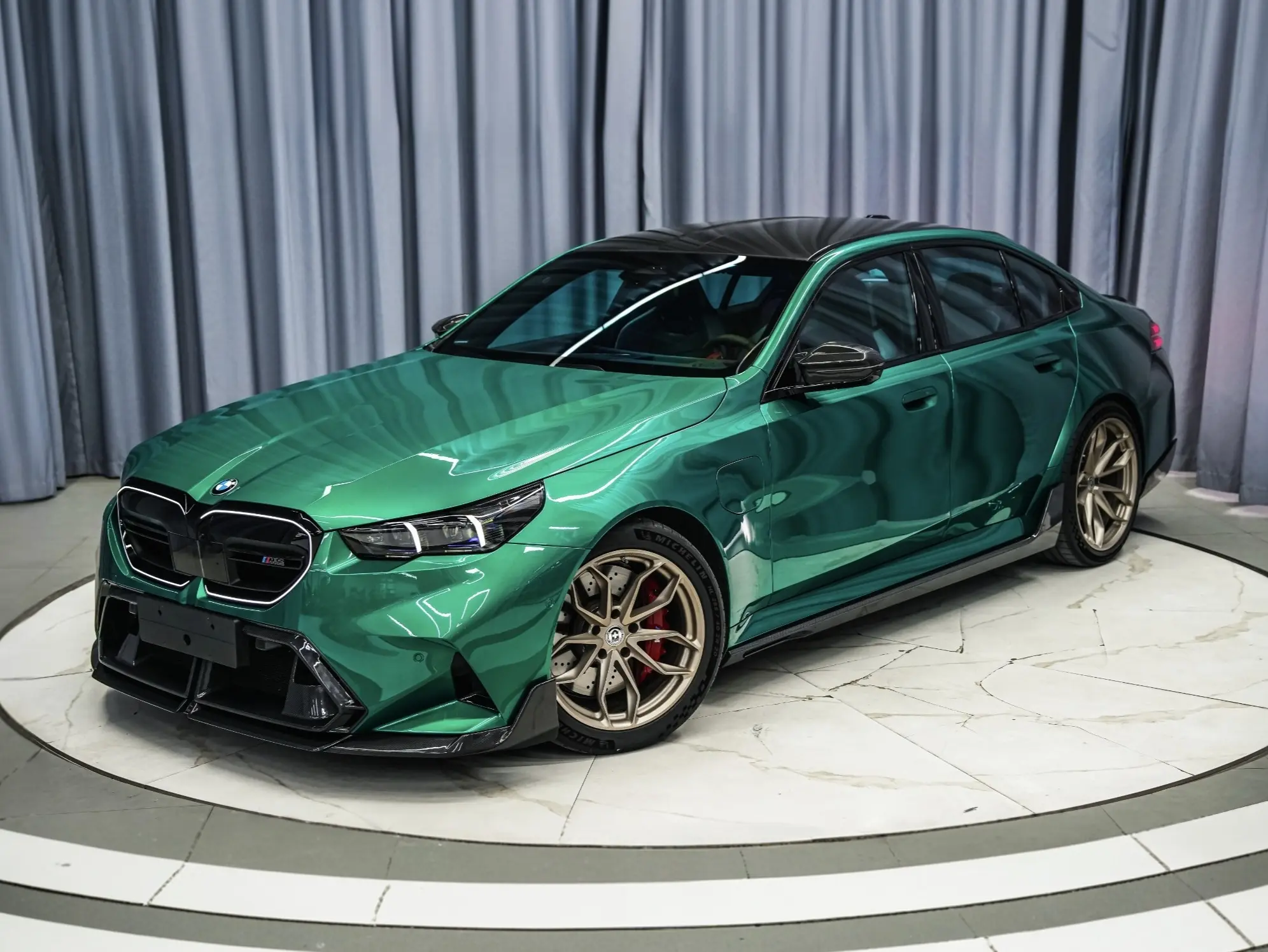 BMW M5 PHEV  из Китая