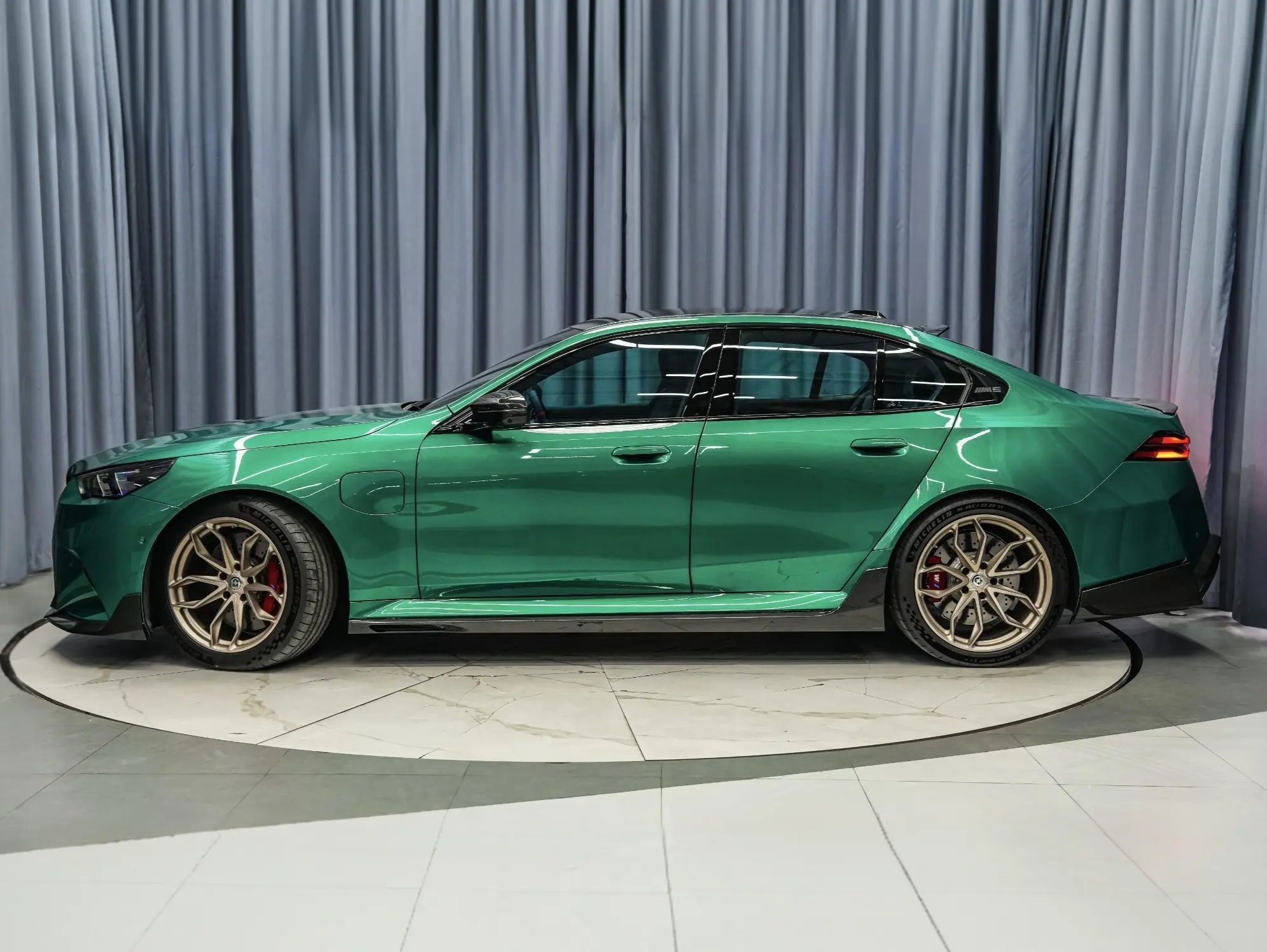 BMW M5 PHEV  из Китая