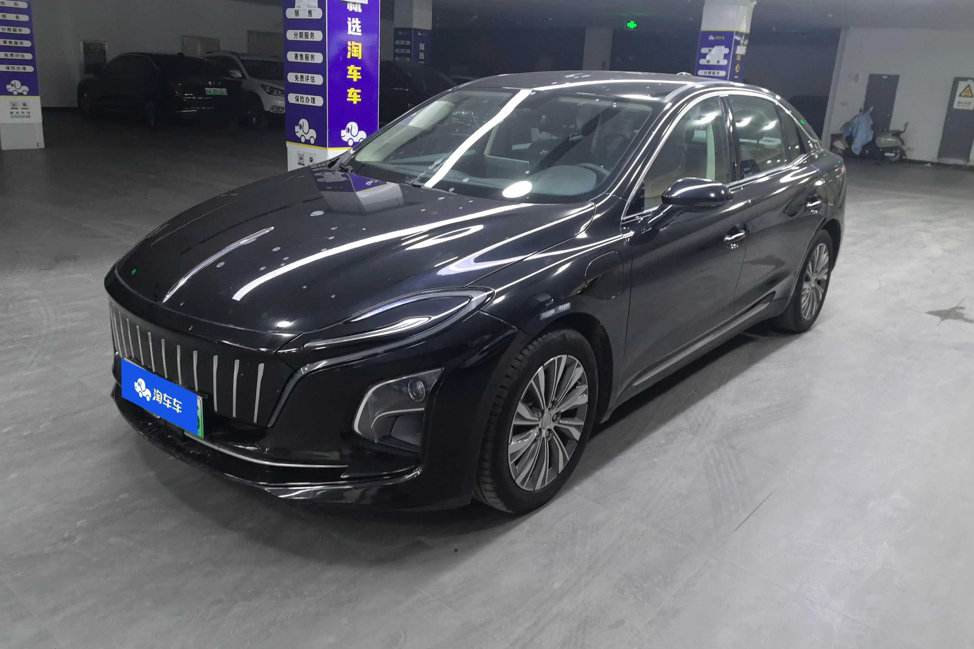 Hongqi E-QM5  из Китая